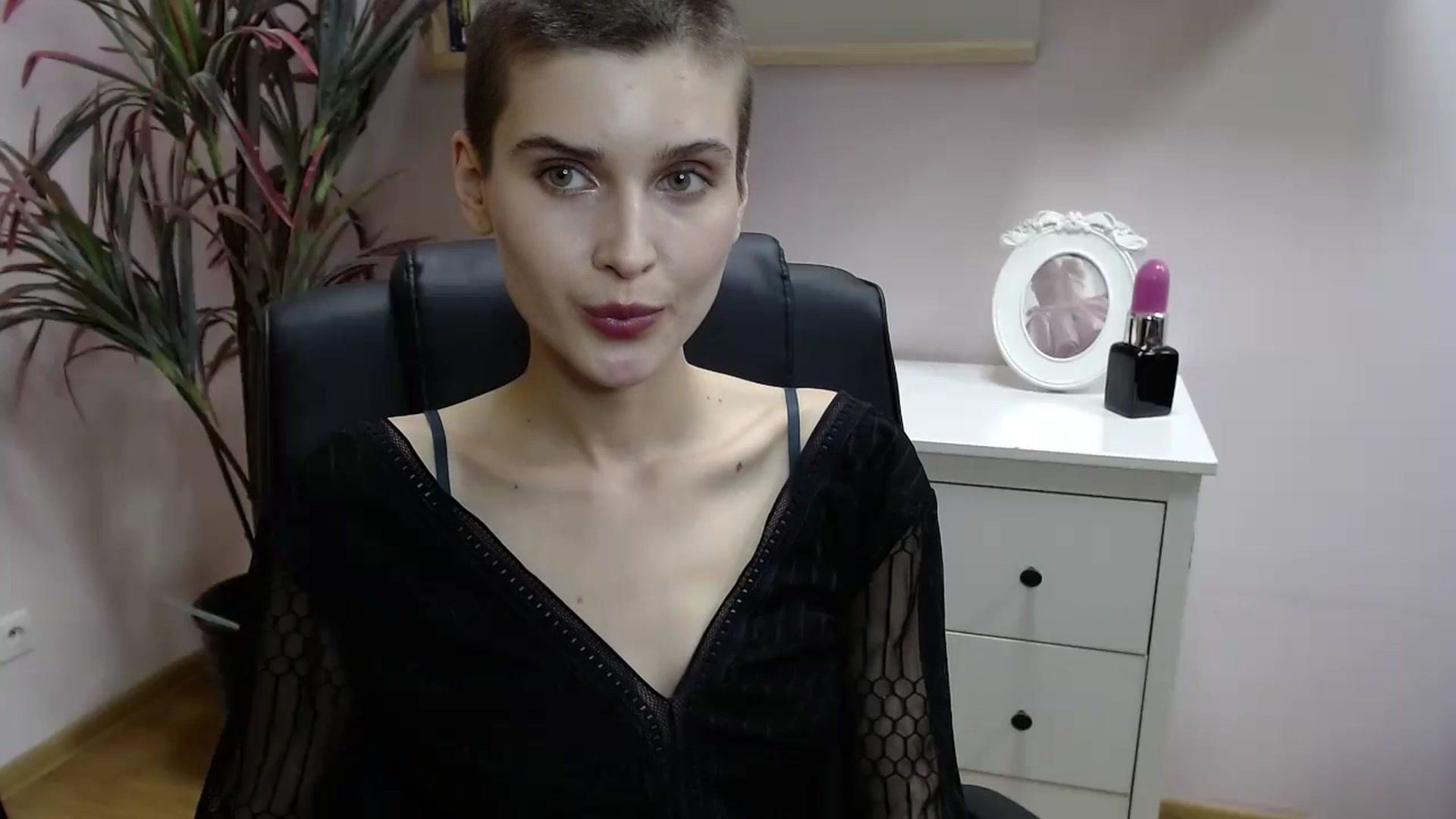 Gallery image thumbnail from SarahPassionX's myfreecams stream on, 05/07/2024, 19:03 image 15 of 20