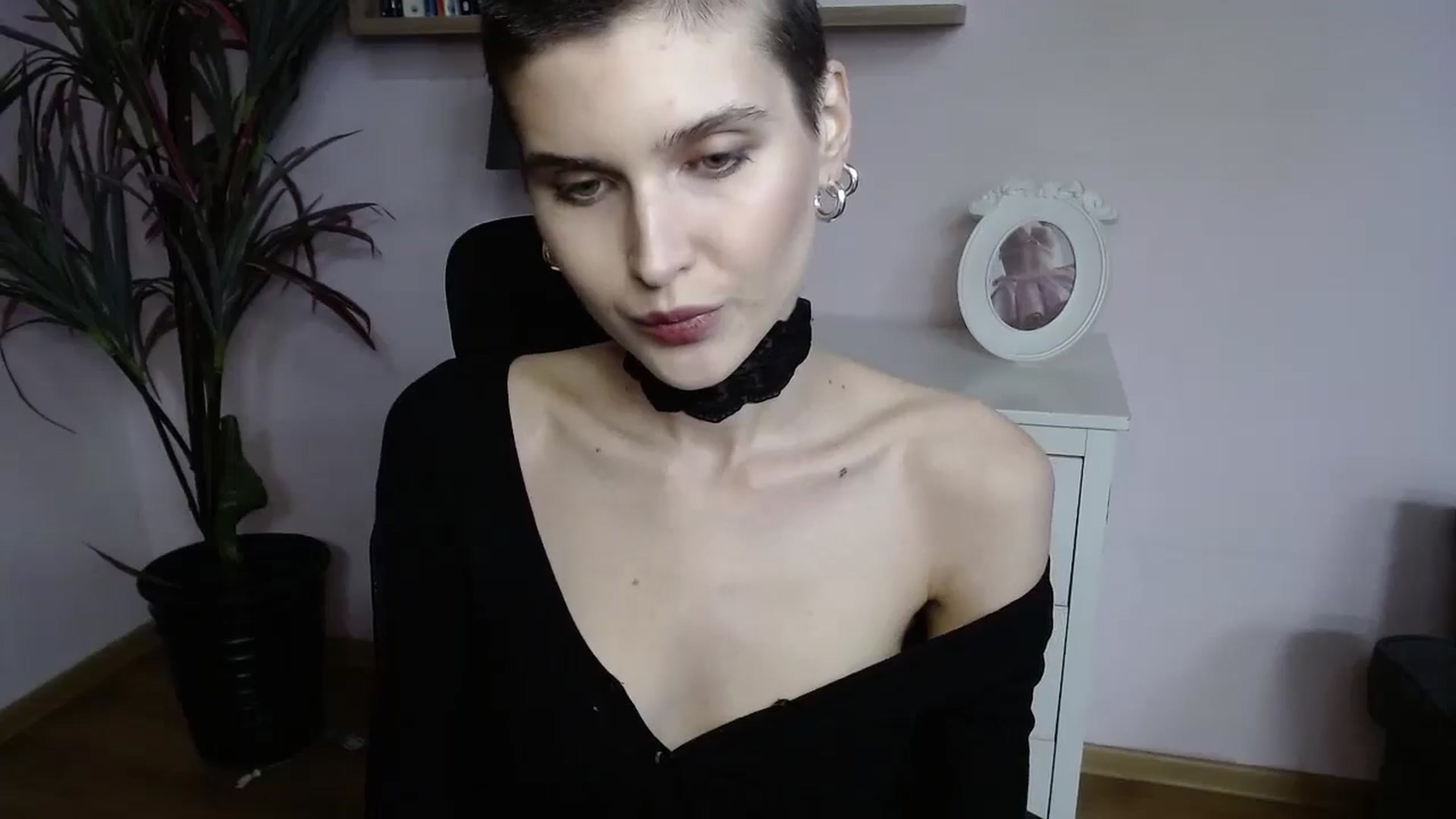Gallery image thumbnail from SarahPassionX's myfreecams stream on, 05/12/2024, 13:40 image 14 of 20