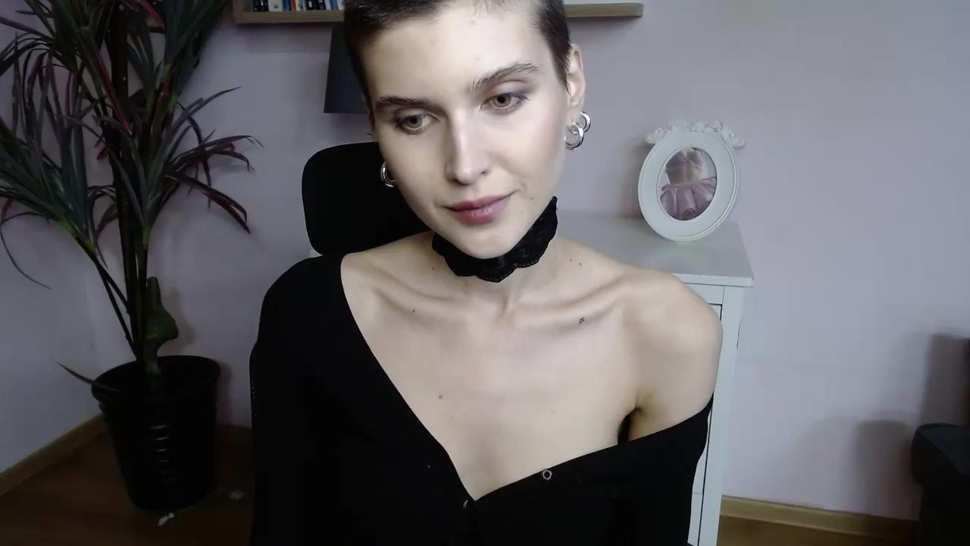 Gallery image thumbnail from SarahPassionX's myfreecams stream on, 05/12/2024, 13:40 image 17 of 20