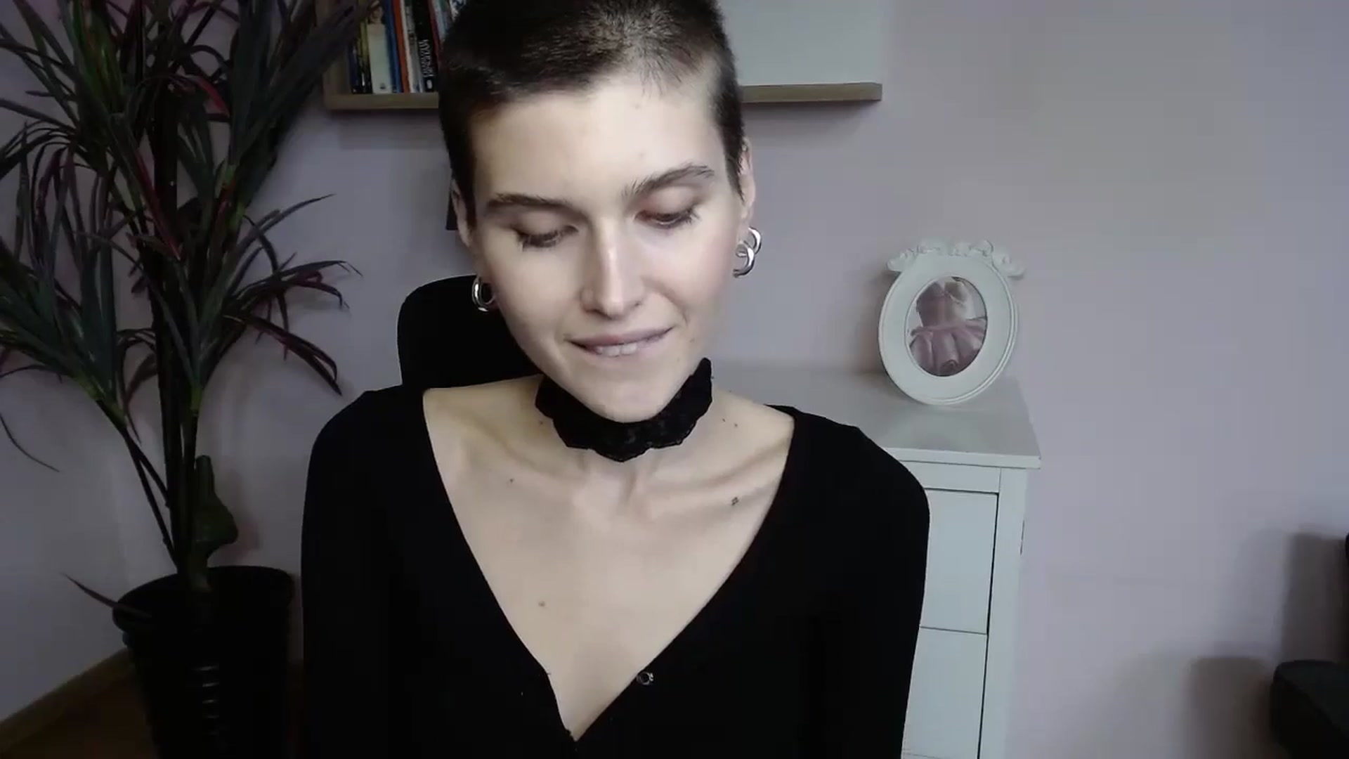 Gallery image thumbnail from SarahPassionX's myfreecams stream on, 05/12/2024, 13:40 image 2 of 20