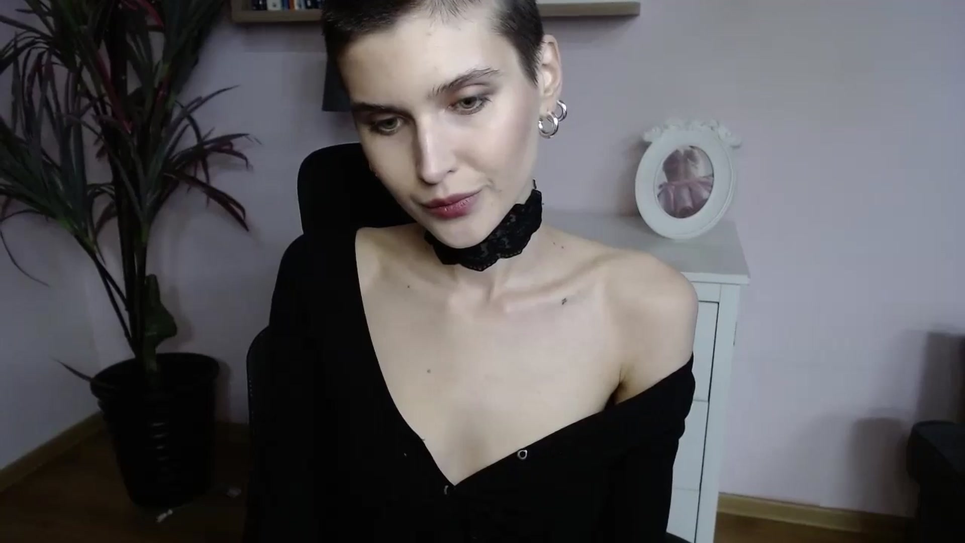 Gallery image thumbnail from SarahPassionX's myfreecams stream on, 05/12/2024, 13:40 image 13 of 20