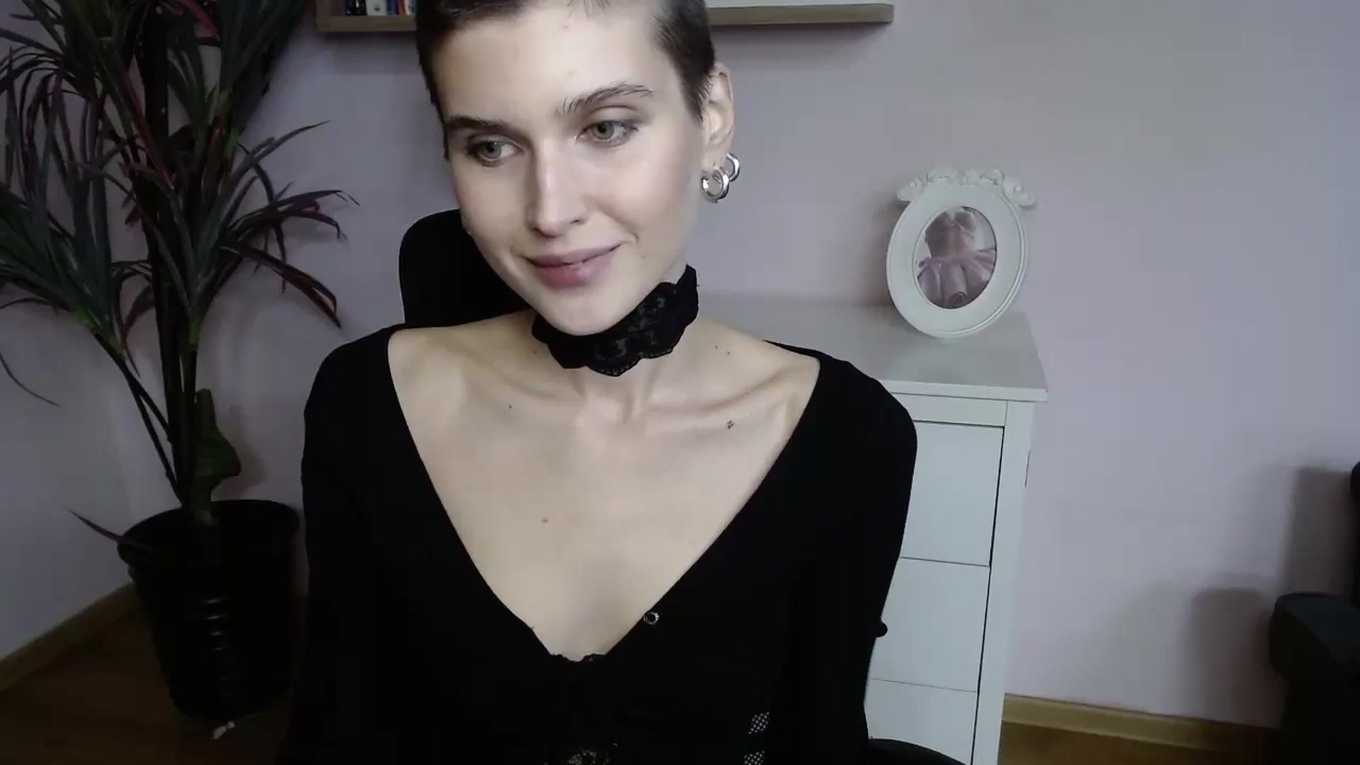 Gallery image thumbnail from SarahPassionX's myfreecams stream on, 05/12/2024, 13:40 image 7 of 20