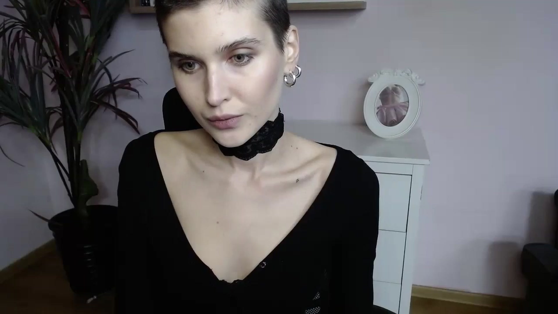 Gallery image thumbnail from SarahPassionX's myfreecams stream on, 05/12/2024, 13:40 image 5 of 20