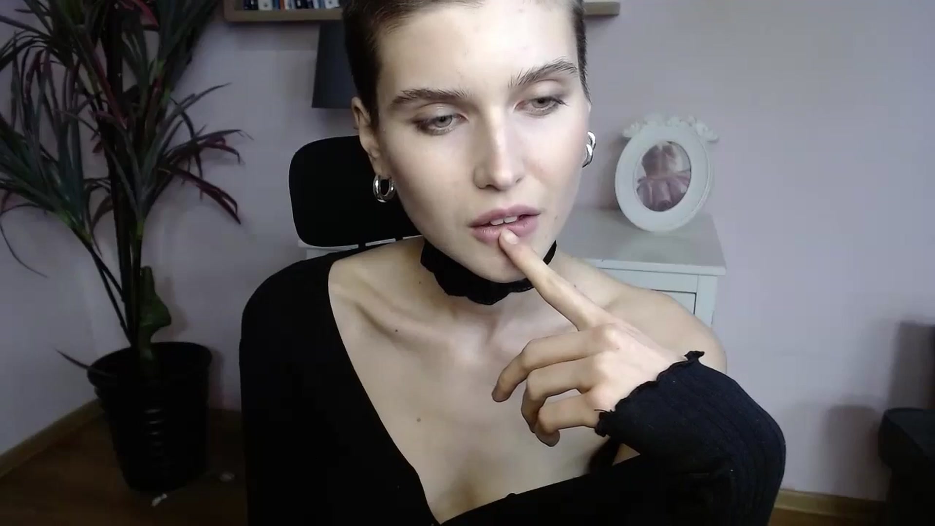Gallery image thumbnail from SarahPassionX's myfreecams stream on, 05/12/2024, 13:40 image 19 of 20