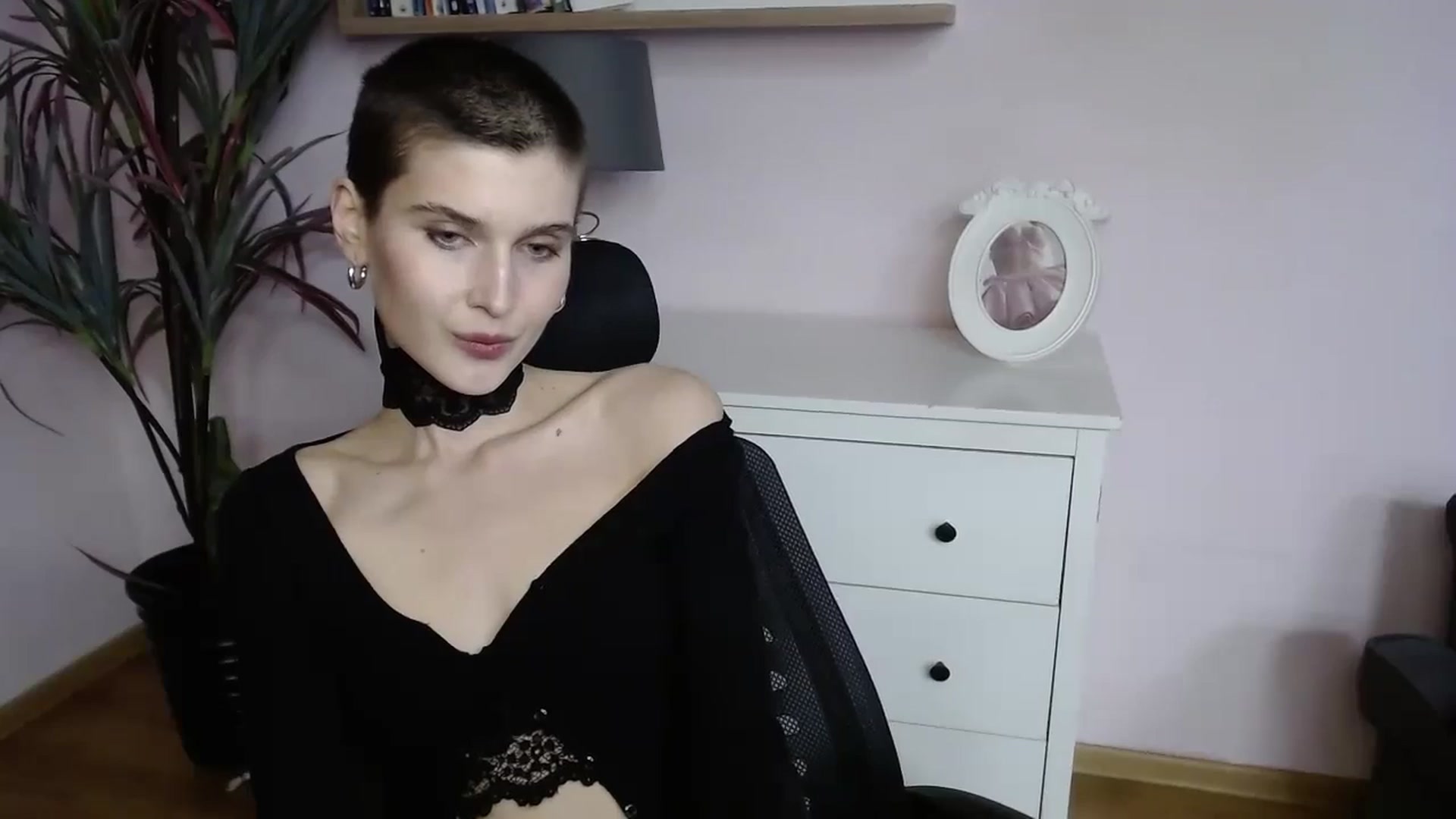 Gallery image thumbnail from SarahPassionX's myfreecams stream on, 05/12/2024, 13:40 image 11 of 20
