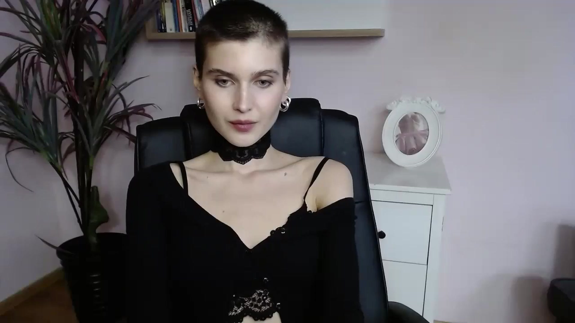 Gallery image thumbnail from SarahPassionX's myfreecams stream on, 05/12/2024, 14:20 image 12 of 20