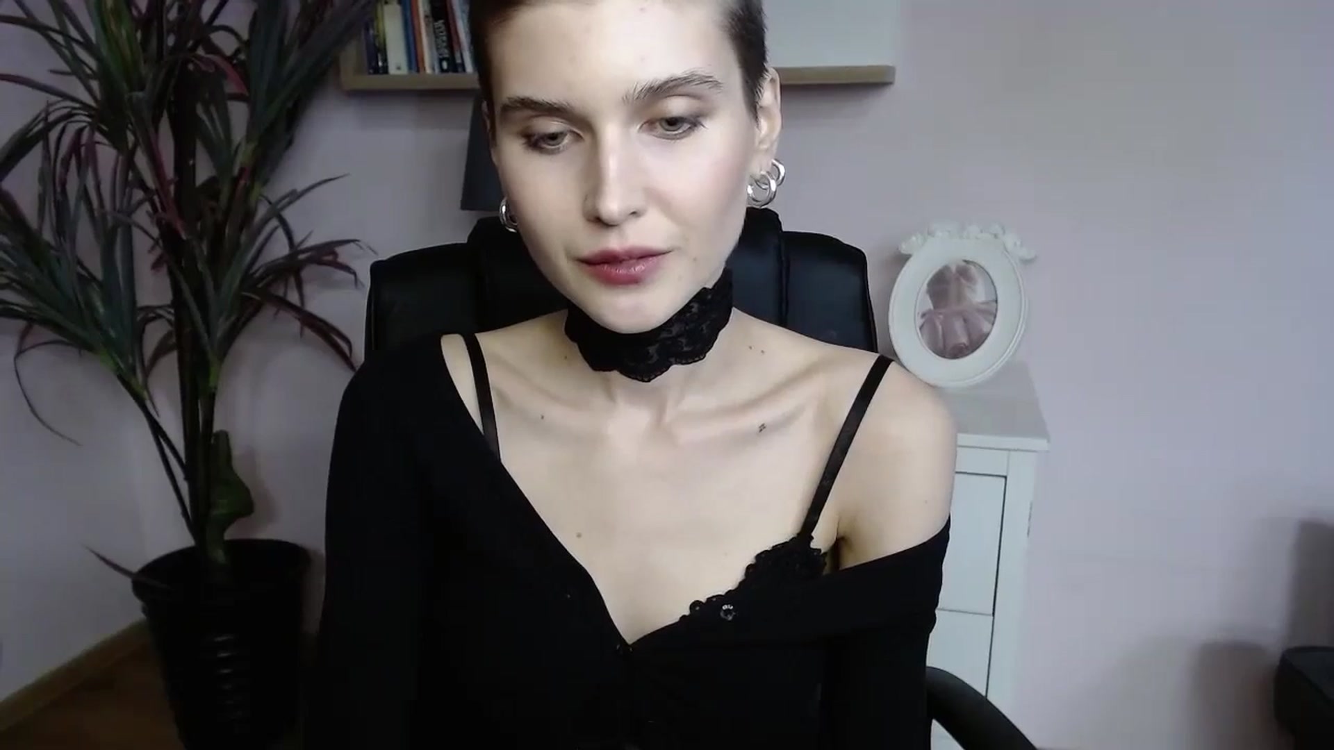 Gallery image thumbnail from SarahPassionX's myfreecams stream on, 05/12/2024, 14:20 image 3 of 20