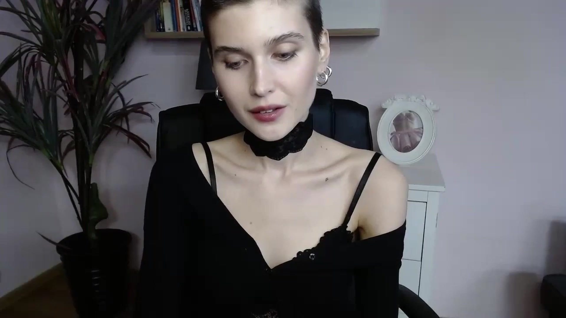 Gallery image thumbnail from SarahPassionX's myfreecams stream on, 05/12/2024, 14:20 image 2 of 20