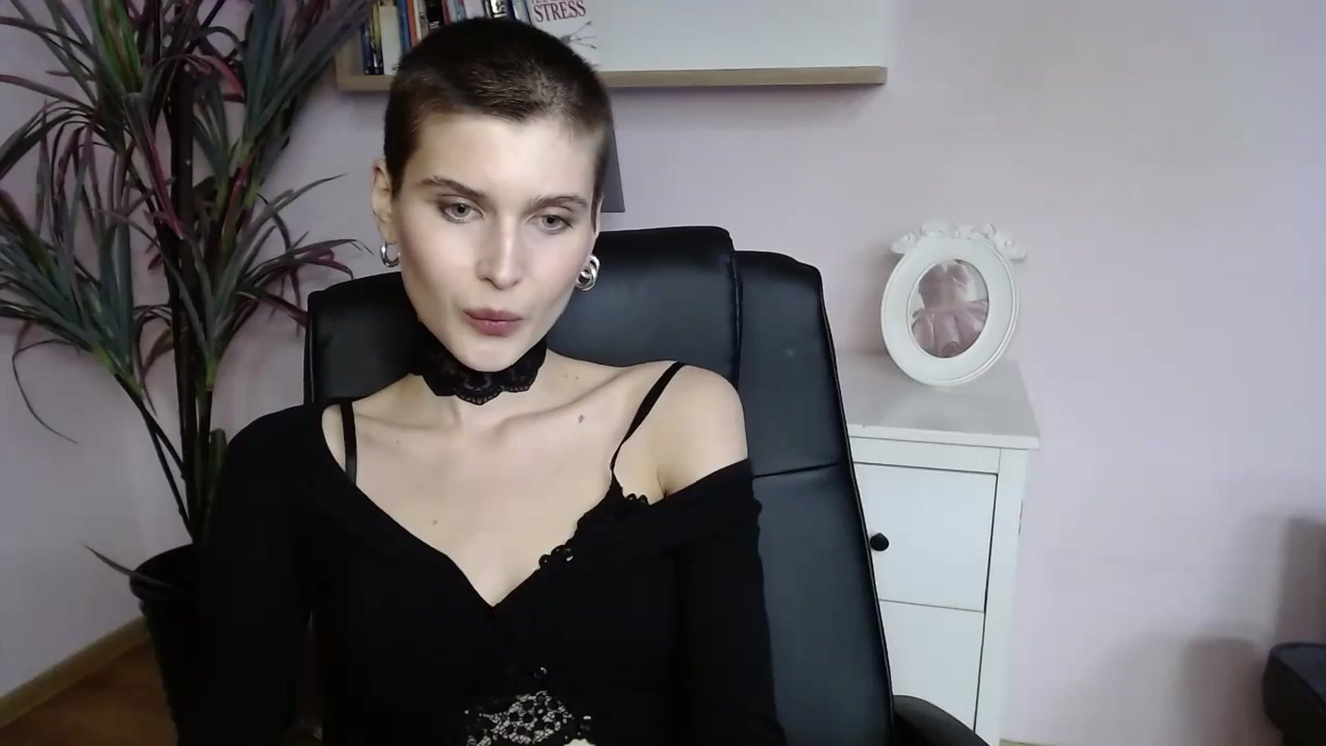 Gallery image thumbnail from SarahPassionX's myfreecams stream on, 05/12/2024, 14:20 image 15 of 20