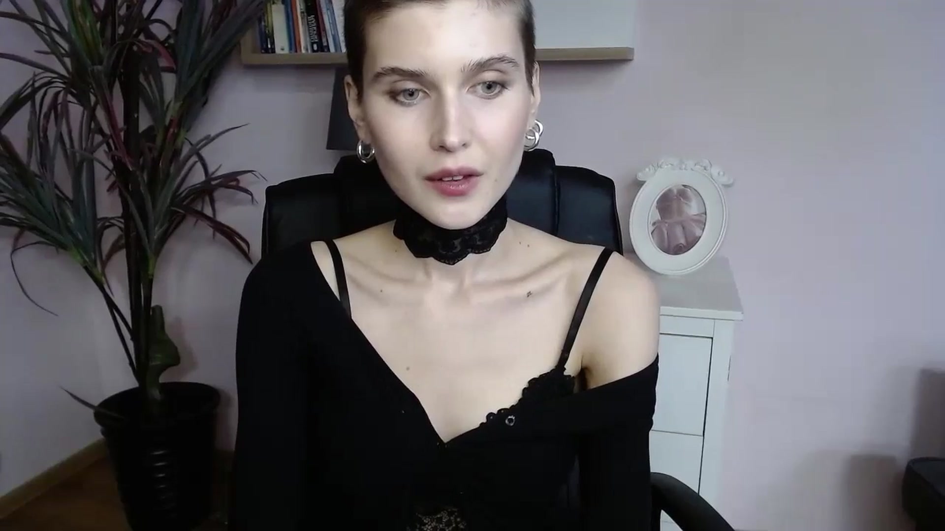 Gallery image thumbnail from SarahPassionX's myfreecams stream on, 05/12/2024, 14:20 image 4 of 20