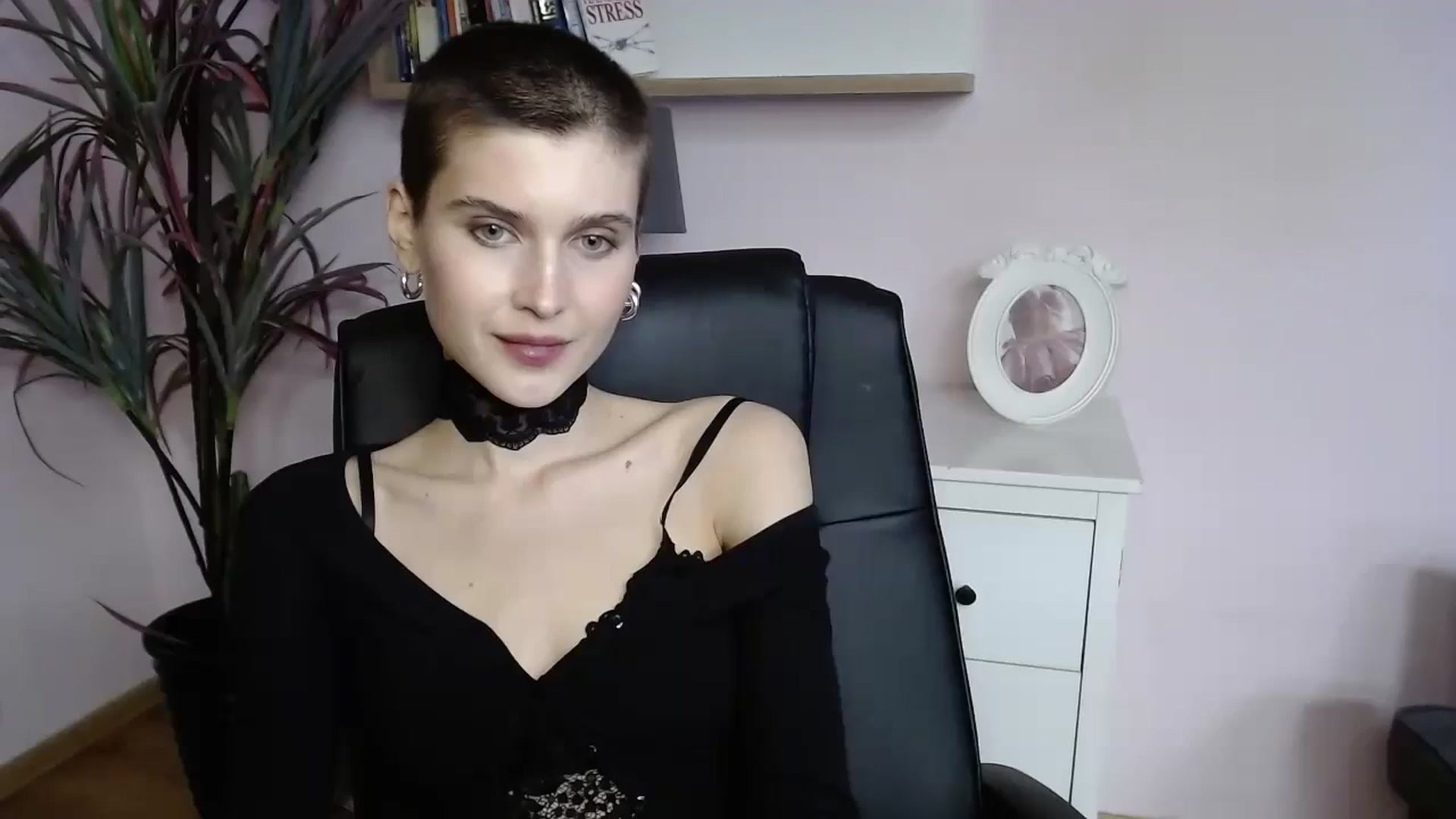 Gallery image thumbnail from SarahPassionX's myfreecams stream on, 05/12/2024, 14:20 image 19 of 20