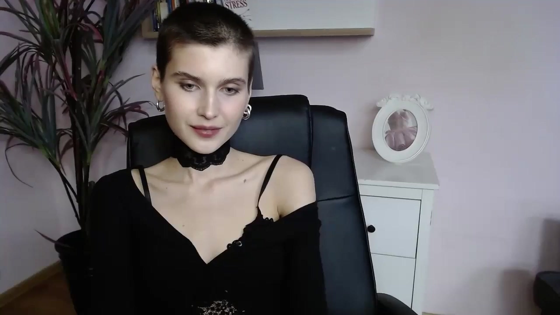 Gallery image thumbnail from SarahPassionX's myfreecams stream on, 05/12/2024, 14:20 image 11 of 20