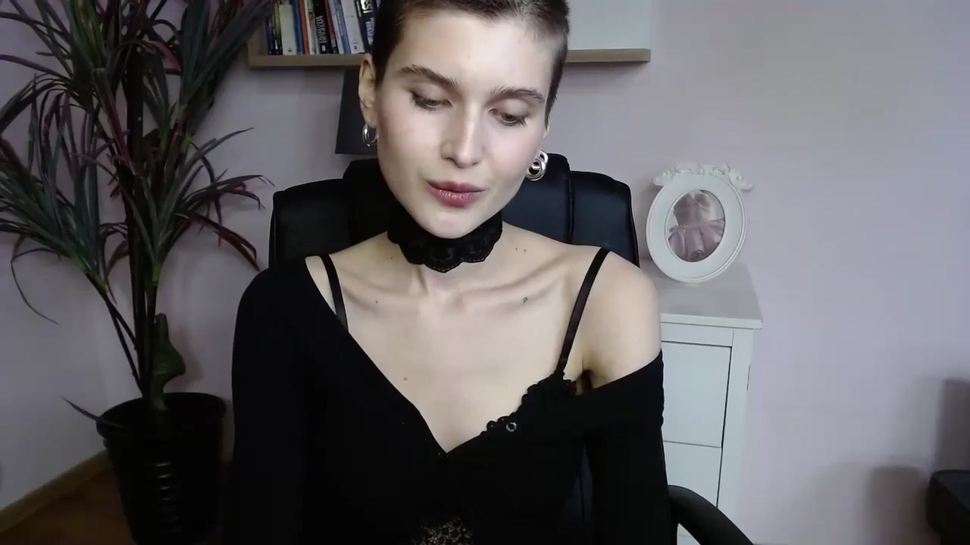 Gallery image thumbnail from SarahPassionX's myfreecams stream on, 05/12/2024, 14:20 image 6 of 20