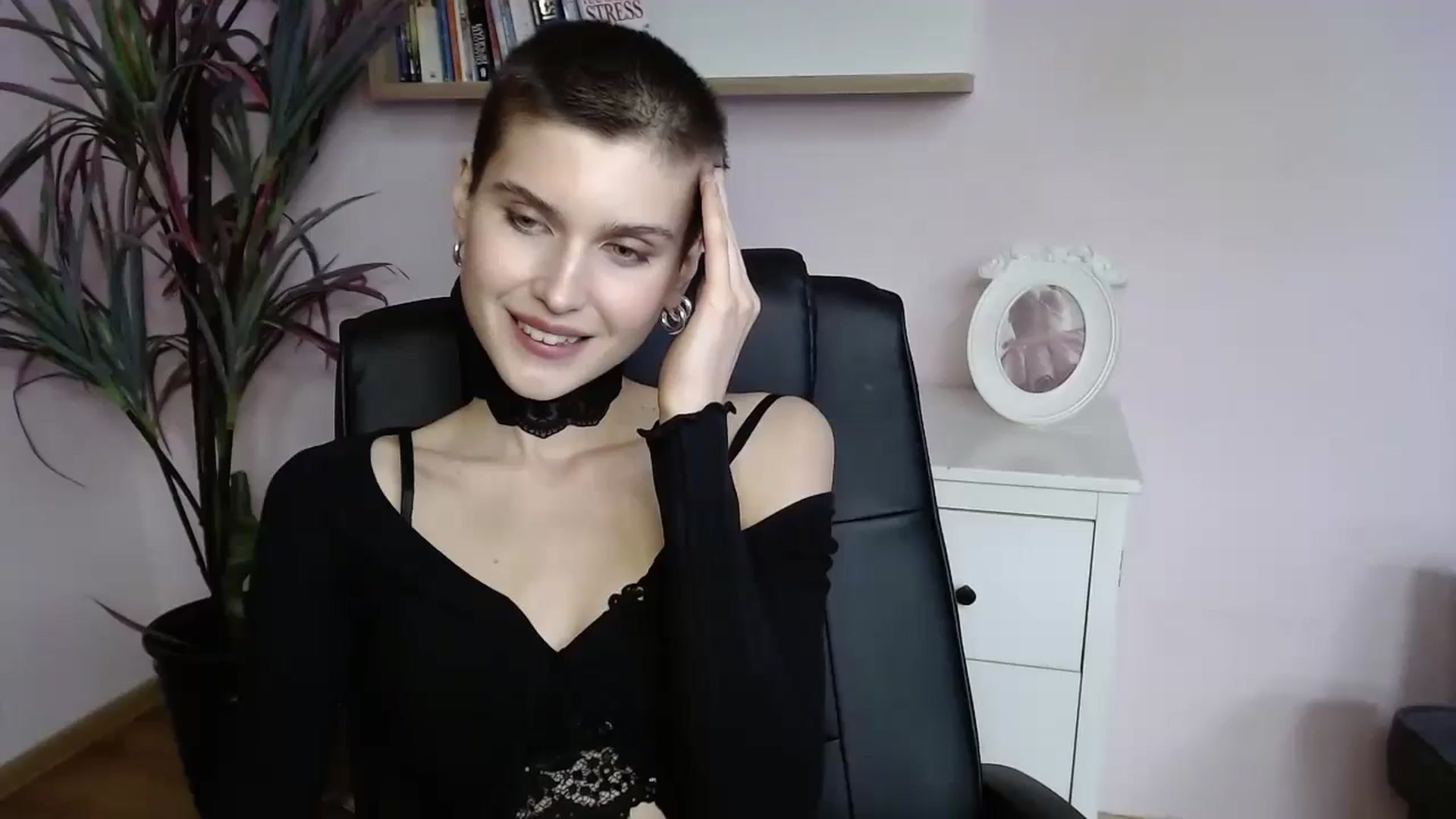 Gallery image thumbnail from SarahPassionX's myfreecams stream on, 05/12/2024, 14:20 image 13 of 20