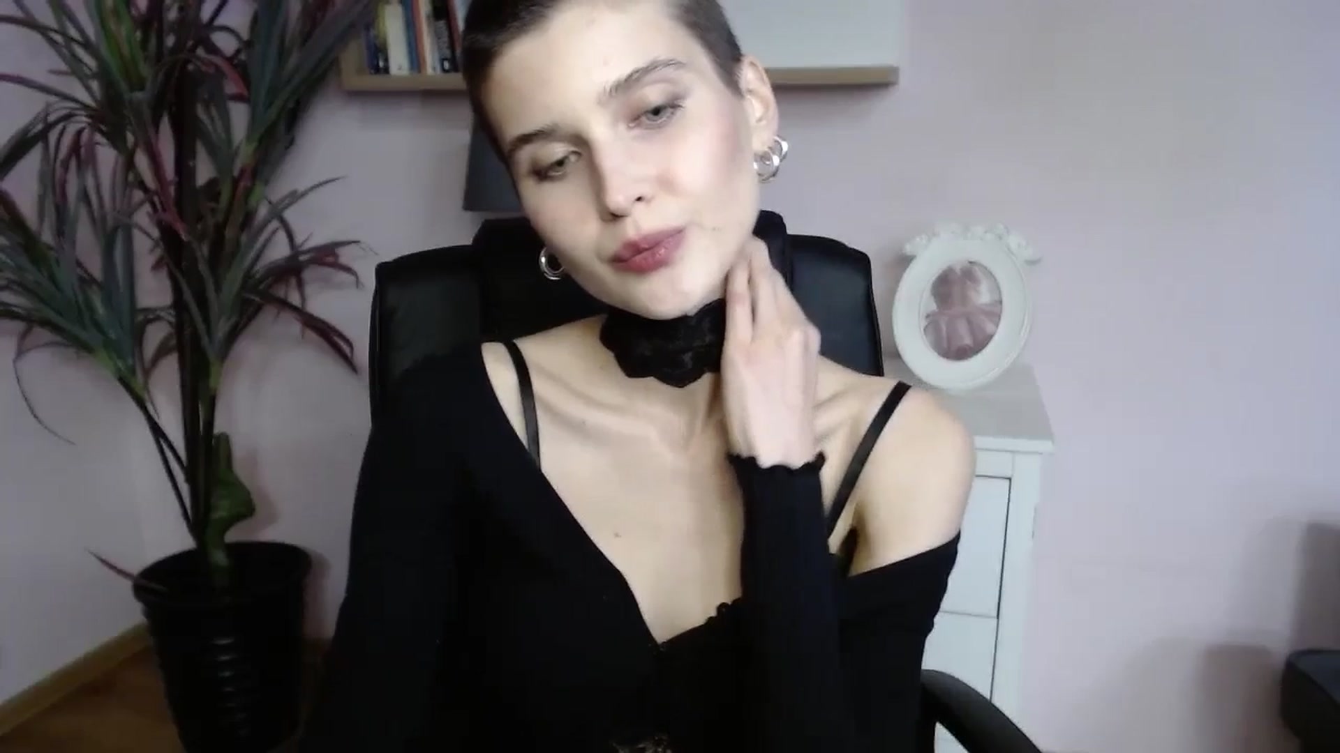 Gallery image thumbnail from SarahPassionX's myfreecams stream on, 05/12/2024, 14:20 image 7 of 20