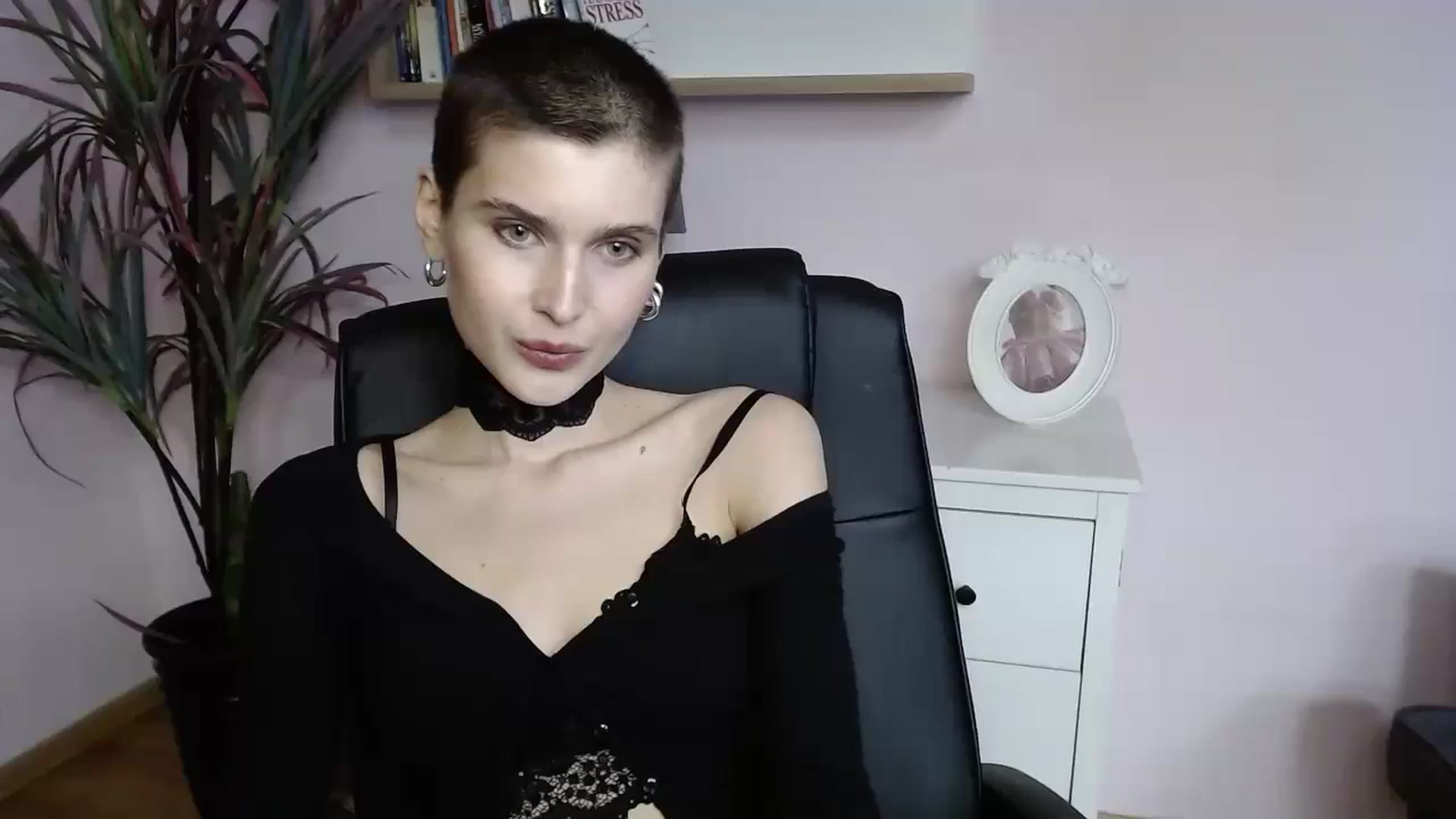 Gallery image thumbnail from SarahPassionX's myfreecams stream on, 05/12/2024, 14:20 image 14 of 20