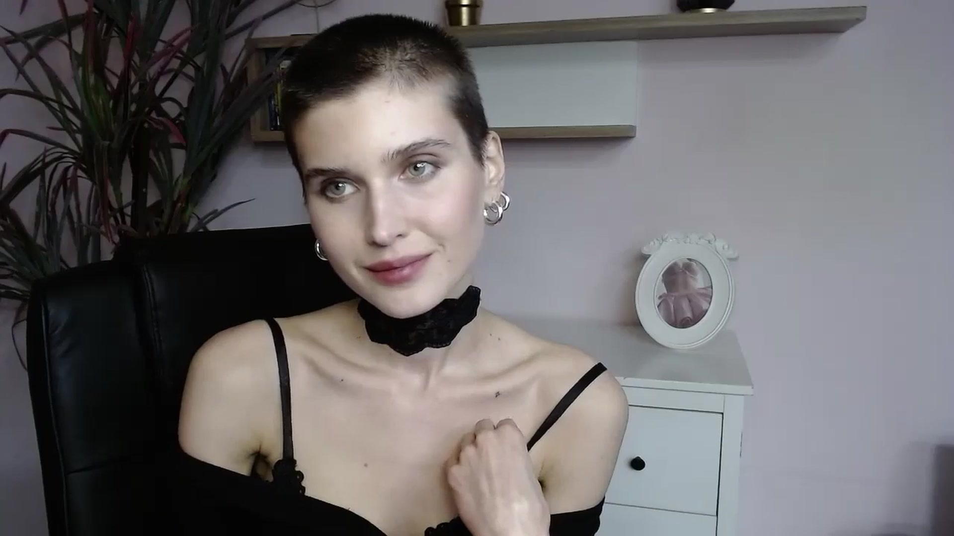 Gallery image thumbnail from SarahPassionX's myfreecams stream on, 05/12/2024, 15:12 image 15 of 20
