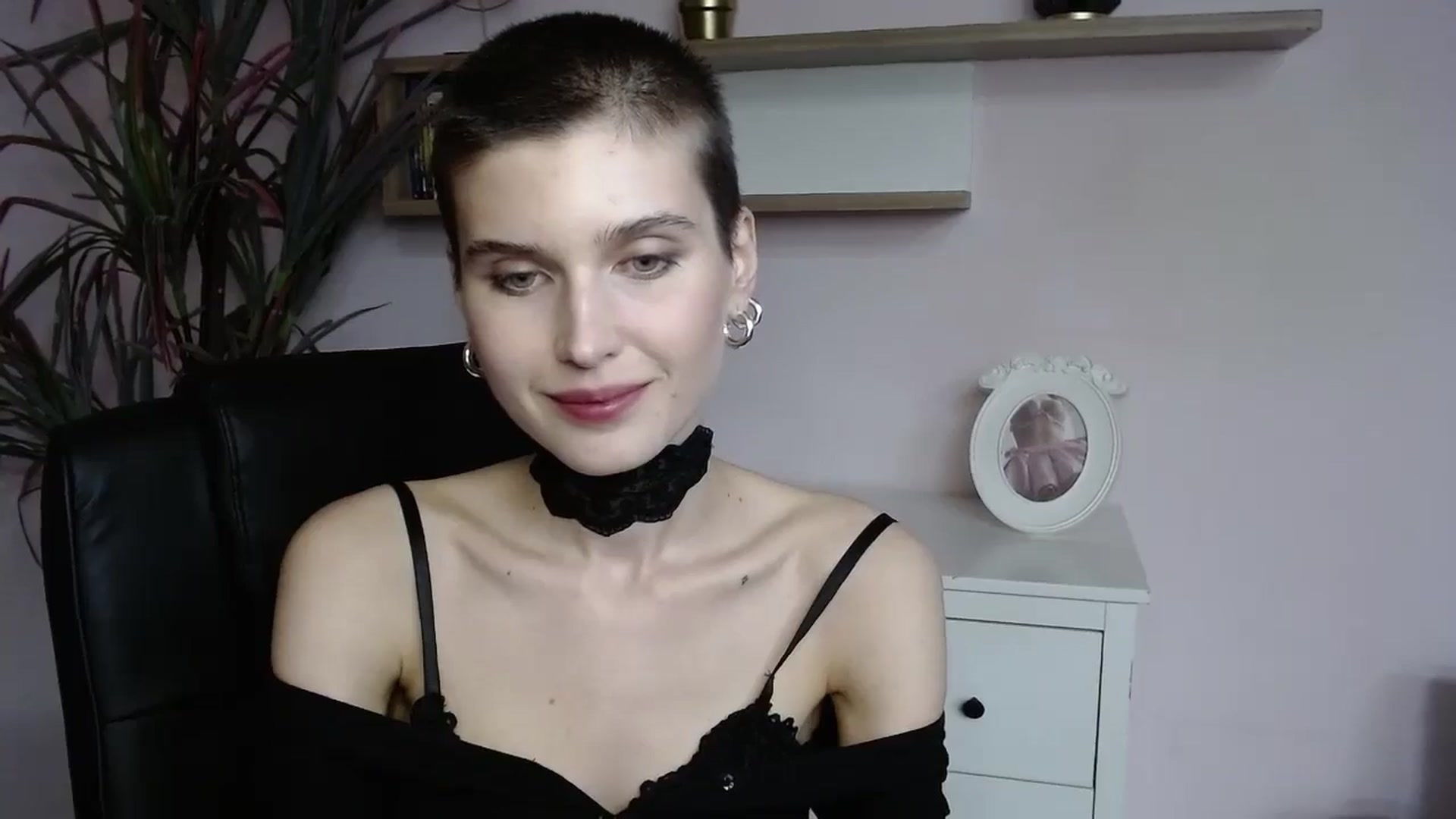 Gallery image thumbnail from SarahPassionX's myfreecams stream on, 05/12/2024, 15:12 image 16 of 20