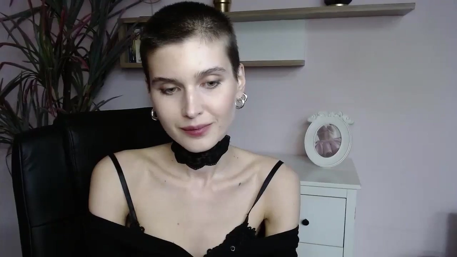 Gallery image thumbnail from SarahPassionX's myfreecams stream on, 05/12/2024, 15:12 image 14 of 20