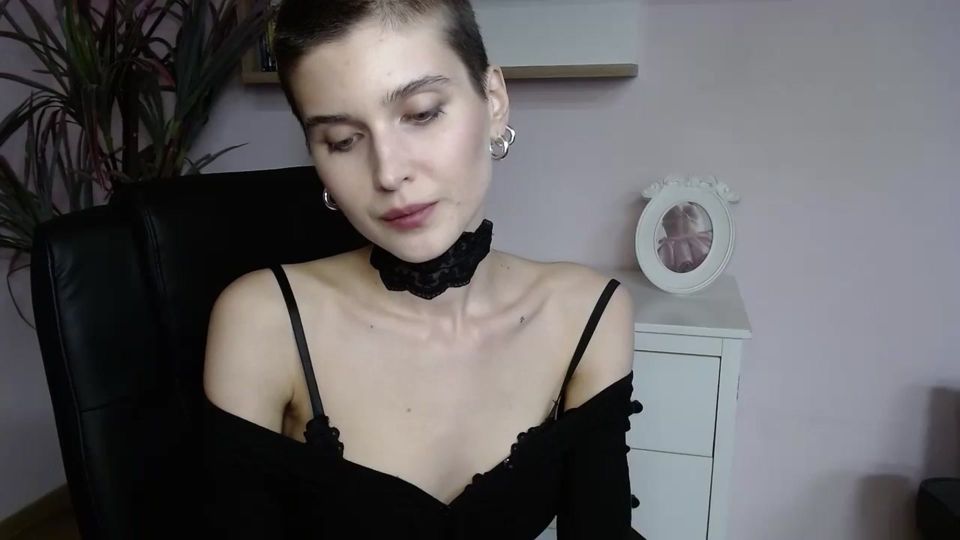 Gallery image thumbnail from SarahPassionX's myfreecams stream on, 05/12/2024, 15:12 image 20 of 20