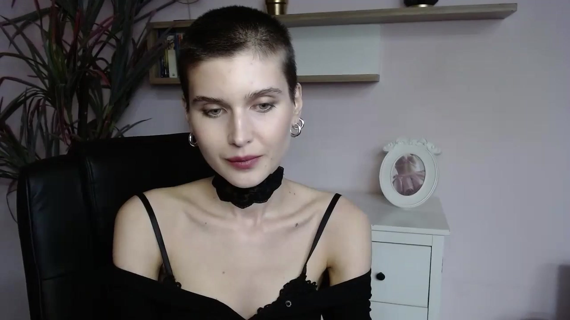 Gallery image thumbnail from SarahPassionX's myfreecams stream on, 05/12/2024, 15:12 image 11 of 20