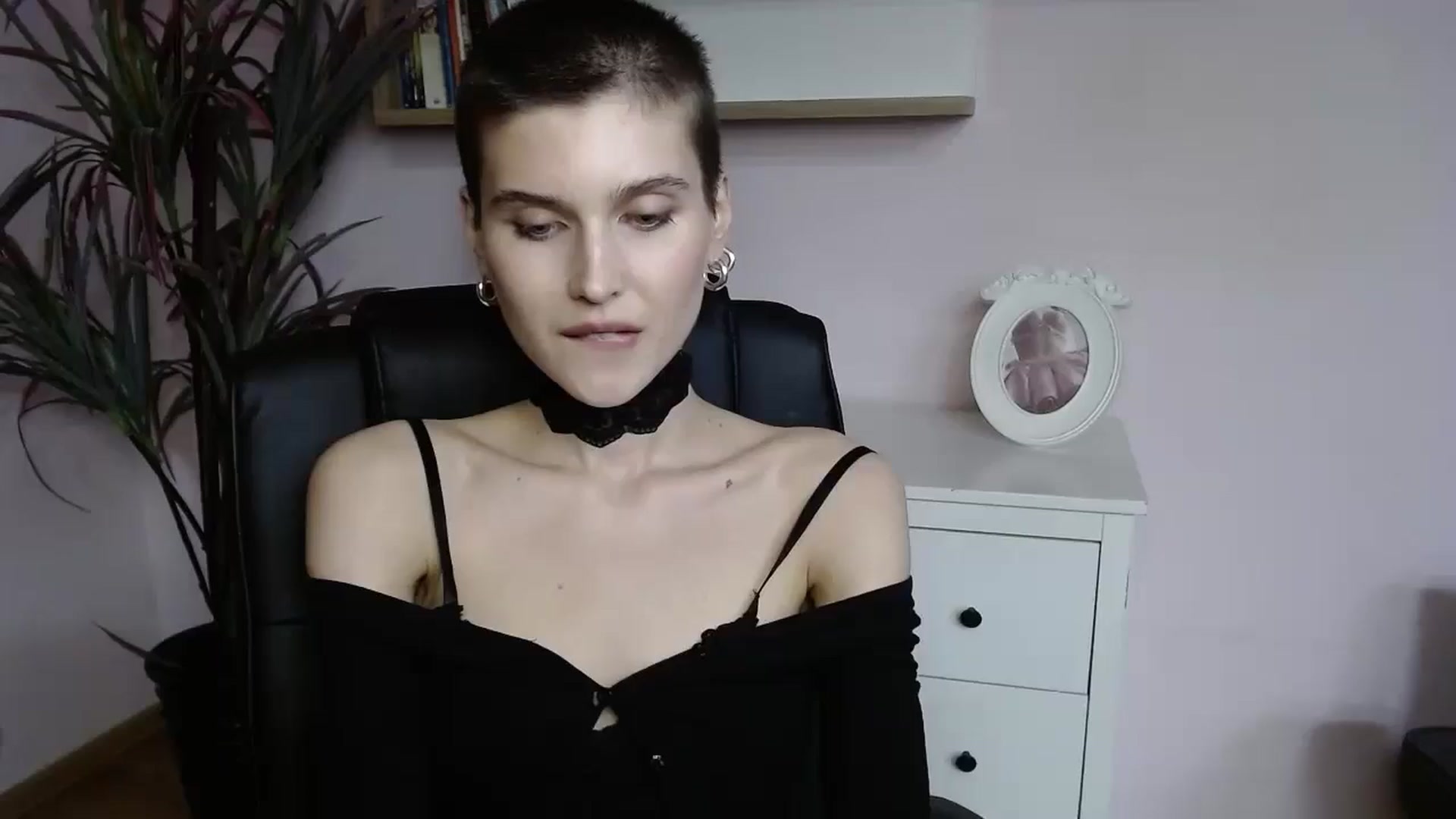 Gallery image thumbnail from SarahPassionX's myfreecams stream on, 05/12/2024, 15:12 image 19 of 20