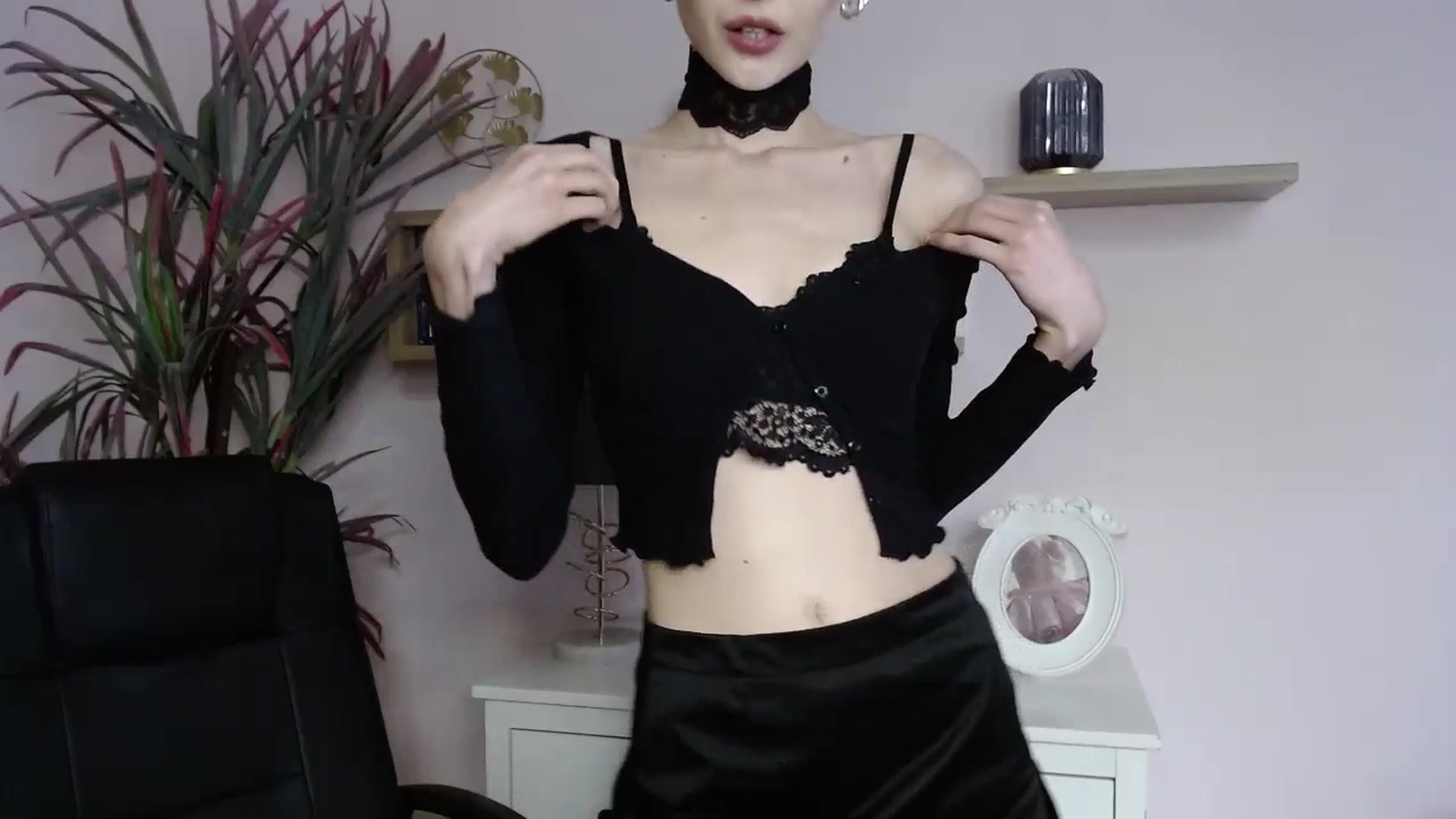 Gallery image thumbnail from SarahPassionX's myfreecams stream on, 05/12/2024, 15:12 image 3 of 20