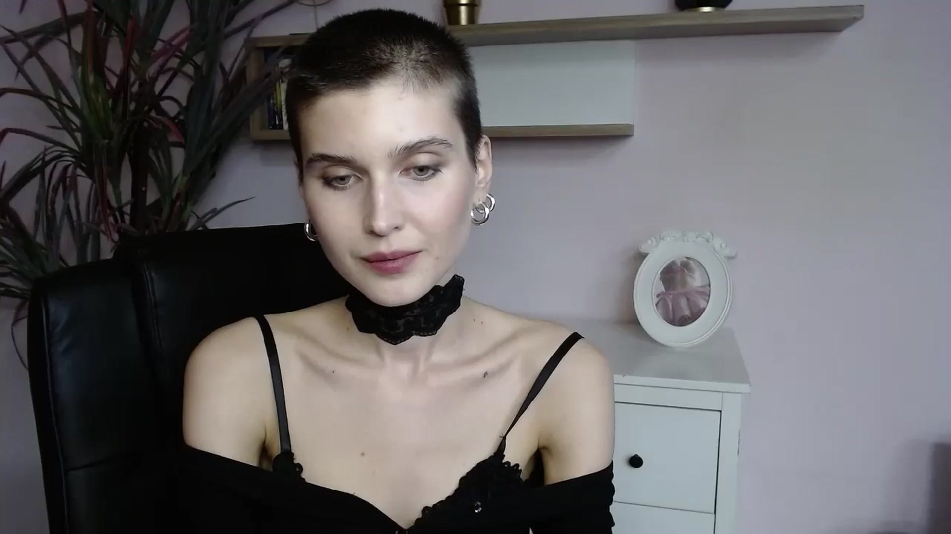 Gallery image thumbnail from SarahPassionX's myfreecams stream on, 05/12/2024, 15:12 image 17 of 20