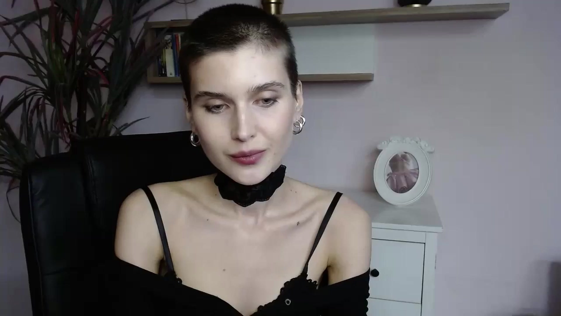 Gallery image thumbnail from SarahPassionX's myfreecams stream on, 05/12/2024, 15:12 image 9 of 20