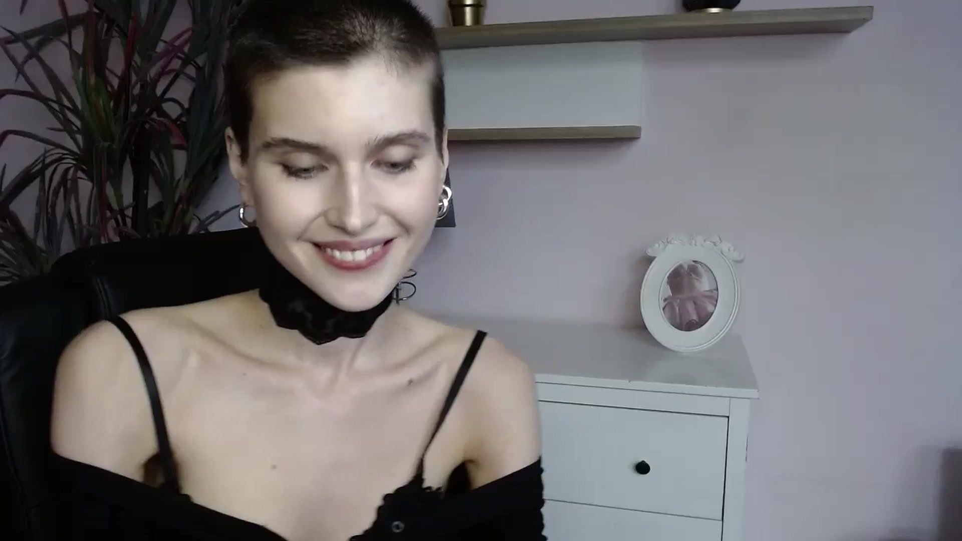 Gallery image thumbnail from SarahPassionX's myfreecams stream on, 05/12/2024, 15:12 image 7 of 20
