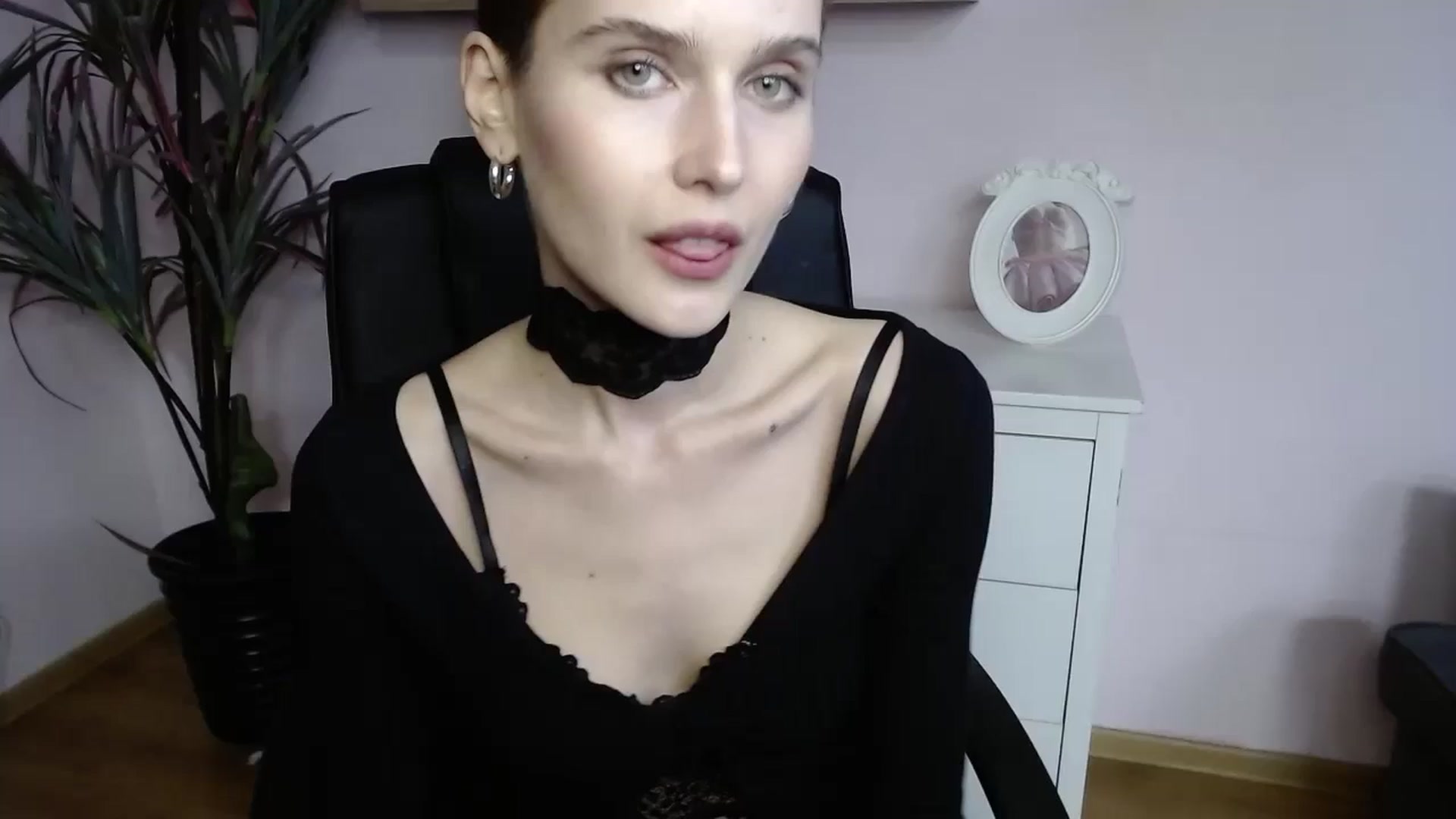 Gallery image thumbnail from SarahPassionX's myfreecams stream on, 05/12/2024, 15:12 image 1 of 20