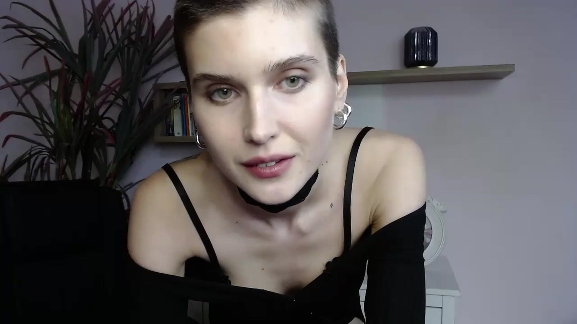 Gallery image thumbnail from SarahPassionX's myfreecams stream on, 05/12/2024, 15:12 image 6 of 20