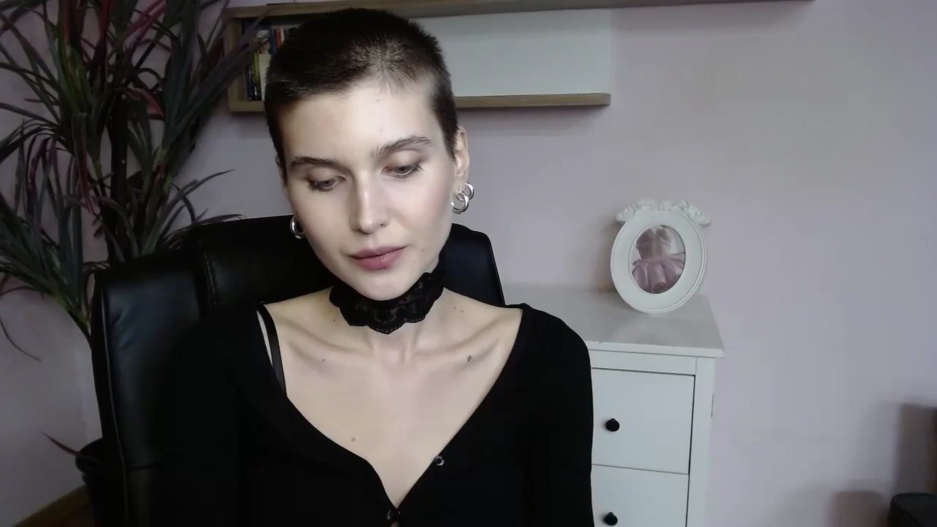 Gallery image thumbnail from SarahPassionX's myfreecams stream on, 05/12/2024, 15:59 image 4 of 20