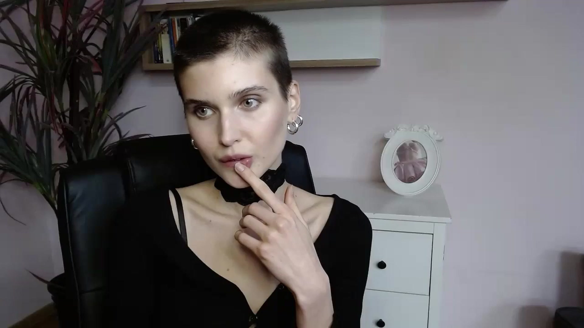 Gallery image thumbnail from SarahPassionX's myfreecams stream on, 05/12/2024, 15:59 image 6 of 20