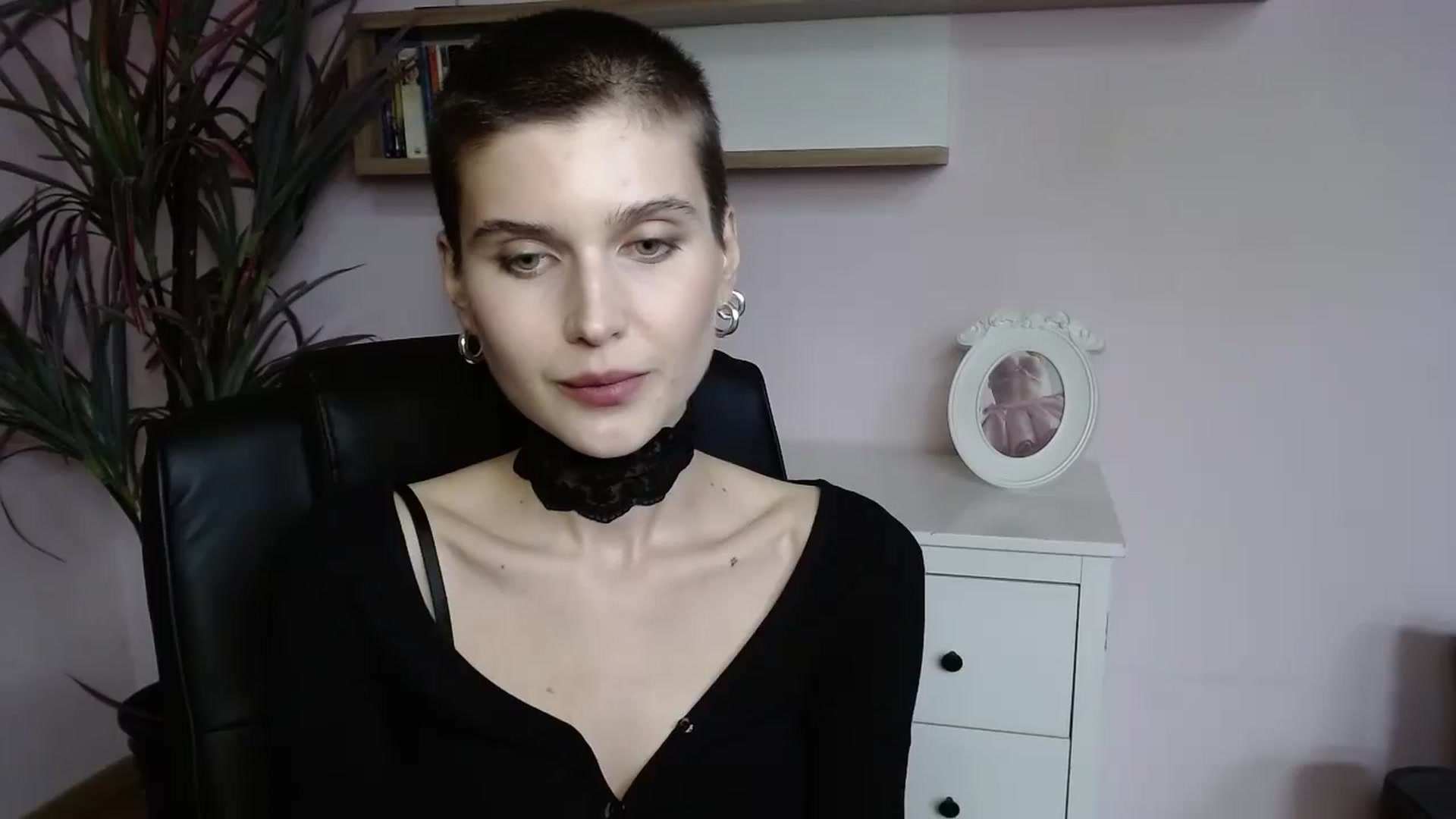 Gallery image thumbnail from SarahPassionX's myfreecams stream on, 05/12/2024, 15:59 image 3 of 20