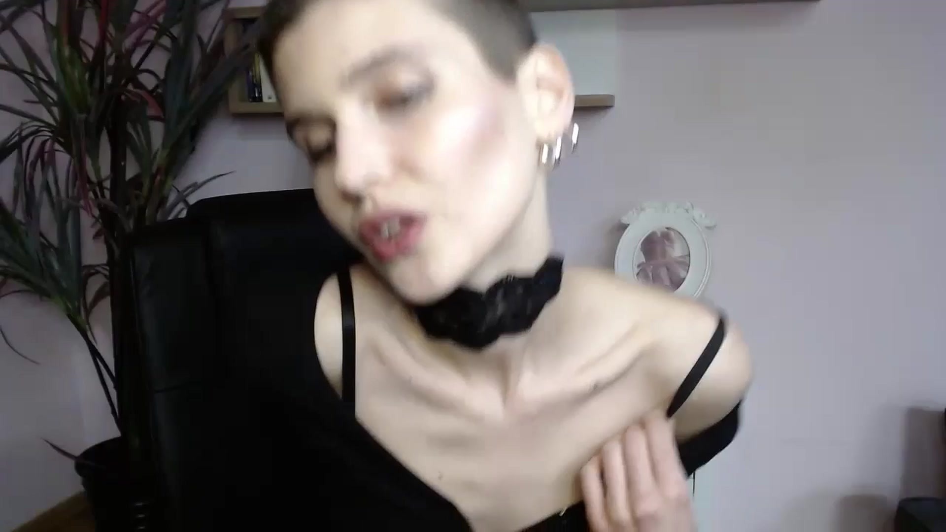 Gallery image thumbnail from SarahPassionX's myfreecams stream on, 05/12/2024, 15:59 image 11 of 20