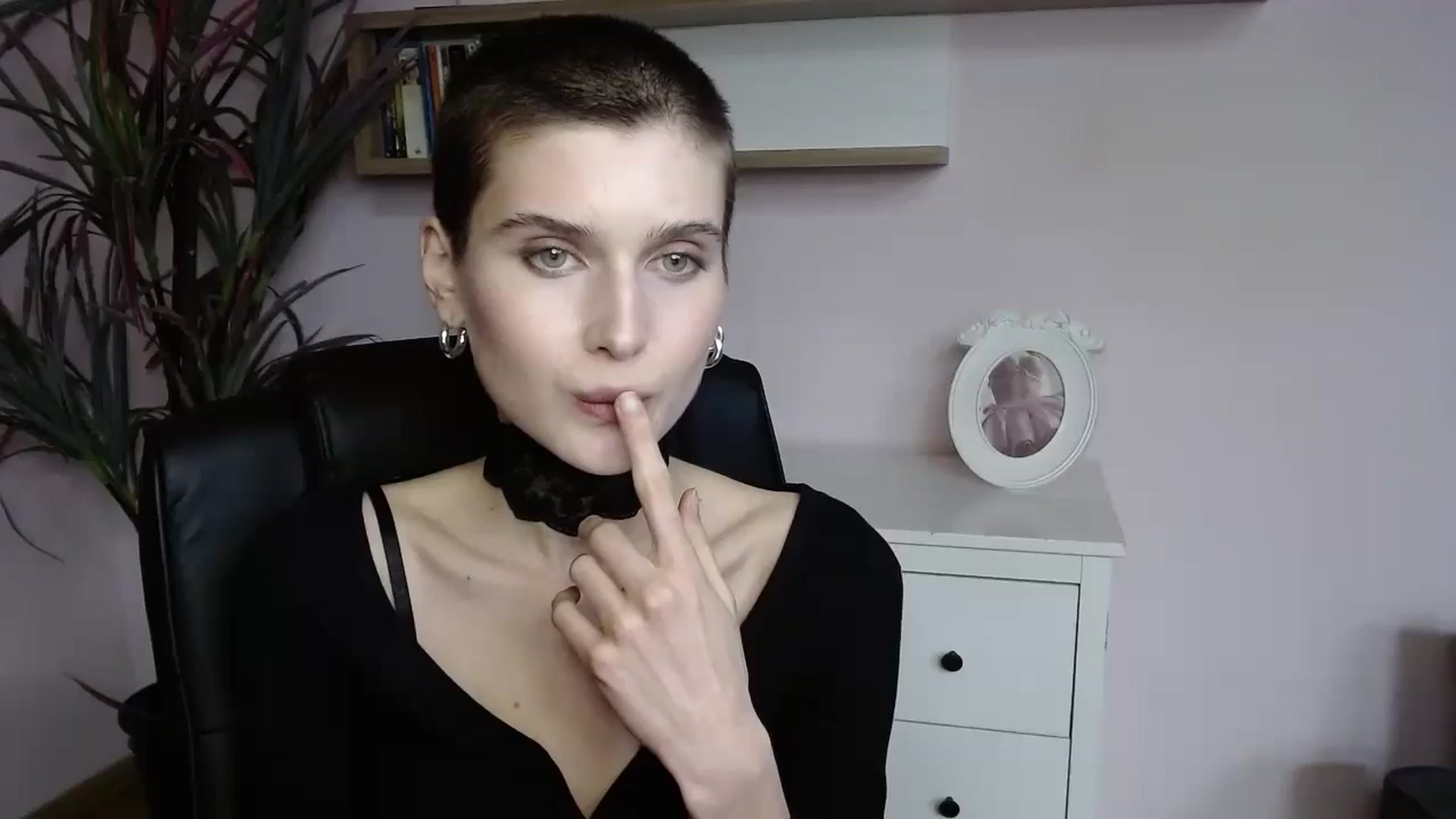 Gallery image thumbnail from SarahPassionX's myfreecams stream on, 05/12/2024, 15:59 image 7 of 20