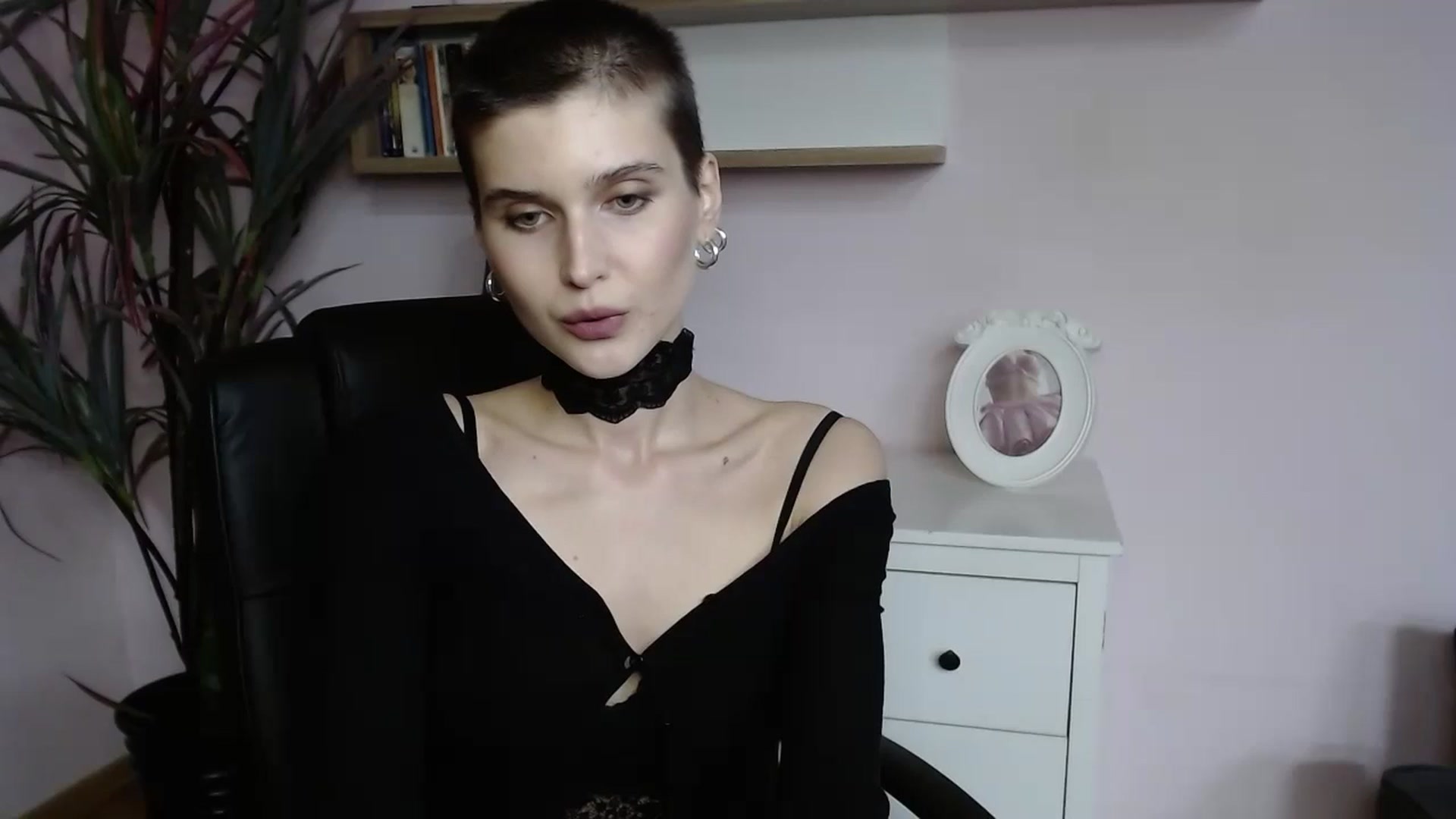 Gallery image thumbnail from SarahPassionX's myfreecams stream on, 05/12/2024, 15:59 image 10 of 20