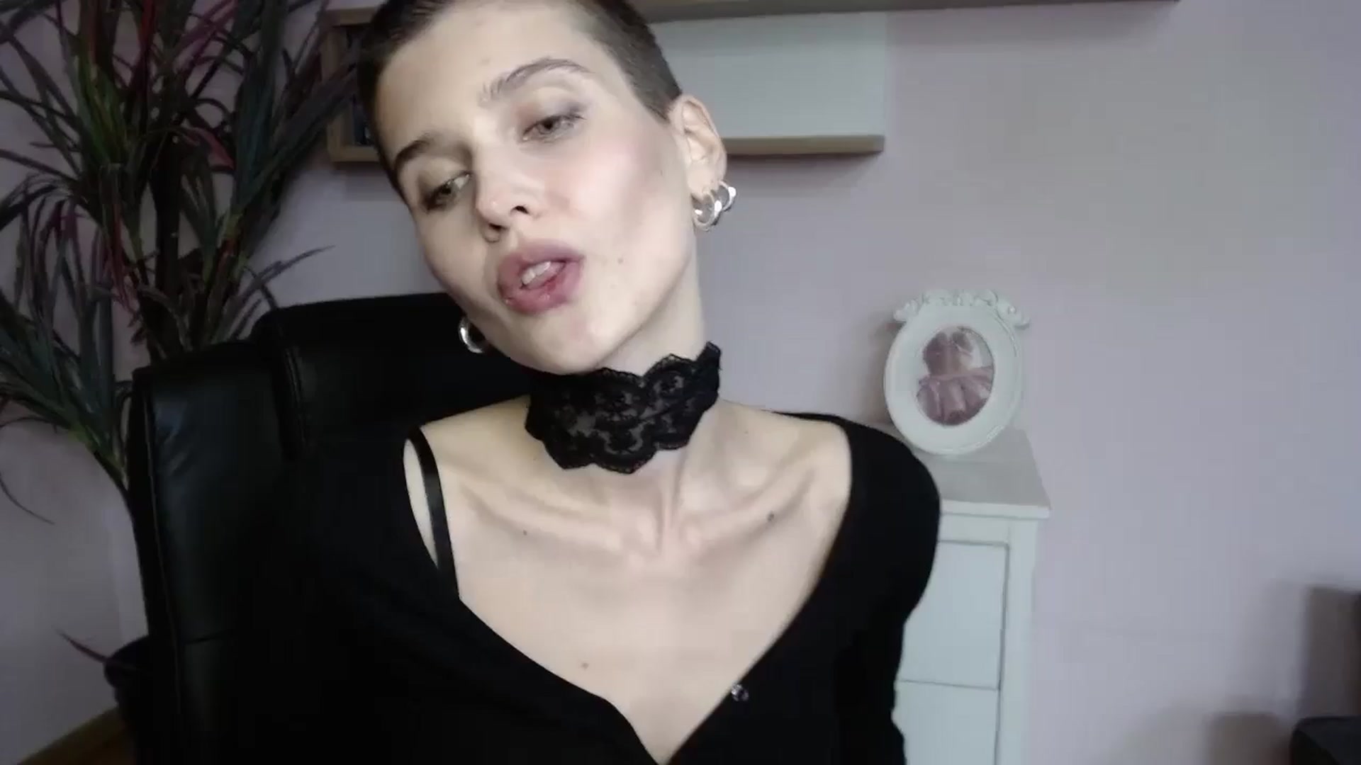 Gallery image thumbnail from SarahPassionX's myfreecams stream on, 05/12/2024, 15:59 image 8 of 20