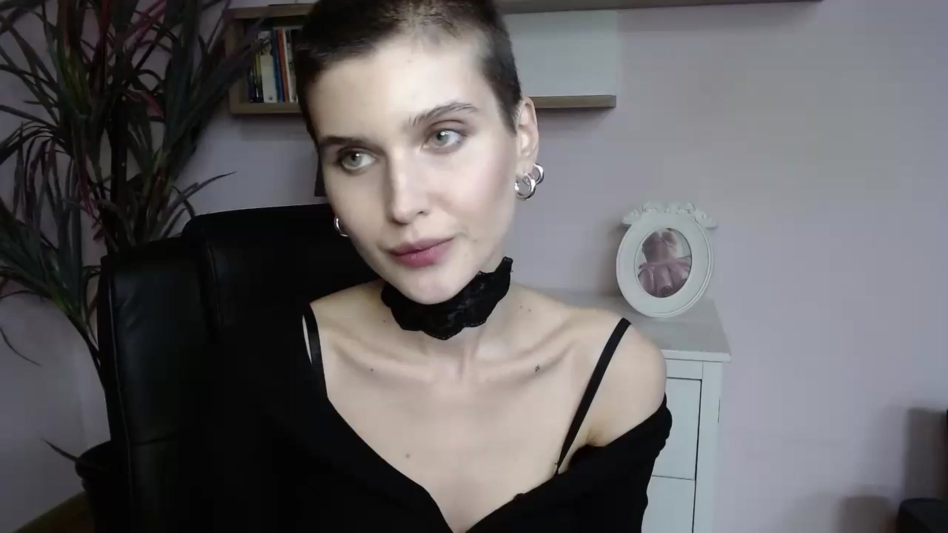 Gallery image thumbnail from SarahPassionX's myfreecams stream on, 05/12/2024, 15:59 image 9 of 20