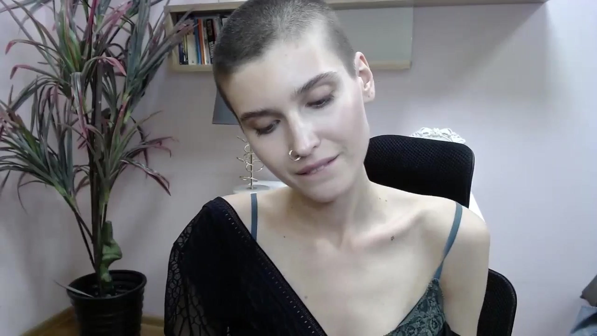 Gallery image thumbnail from SarahPassionX's myfreecams stream on, 05/16/2024, 14:14 image 17 of 20