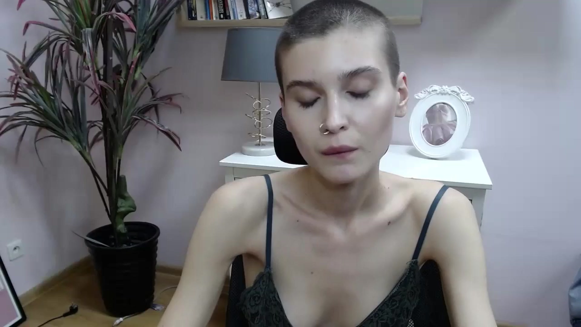 Gallery image thumbnail from SarahPassionX's myfreecams stream on, 05/16/2024, 16:08 image 2 of 20