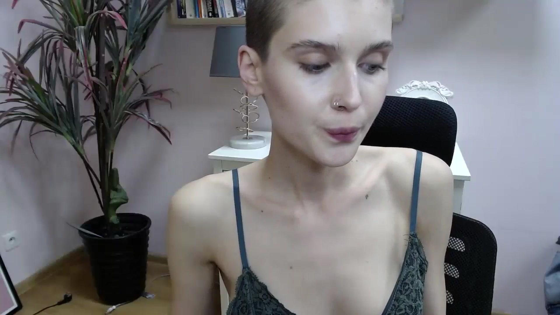 Gallery image thumbnail from SarahPassionX's myfreecams stream on, 05/16/2024, 16:08 image 12 of 20