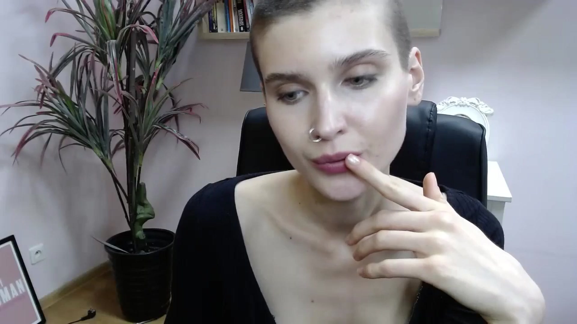 Gallery image thumbnail from SarahPassionX's myfreecams stream on, 05/16/2024, 18:26 image 15 of 20