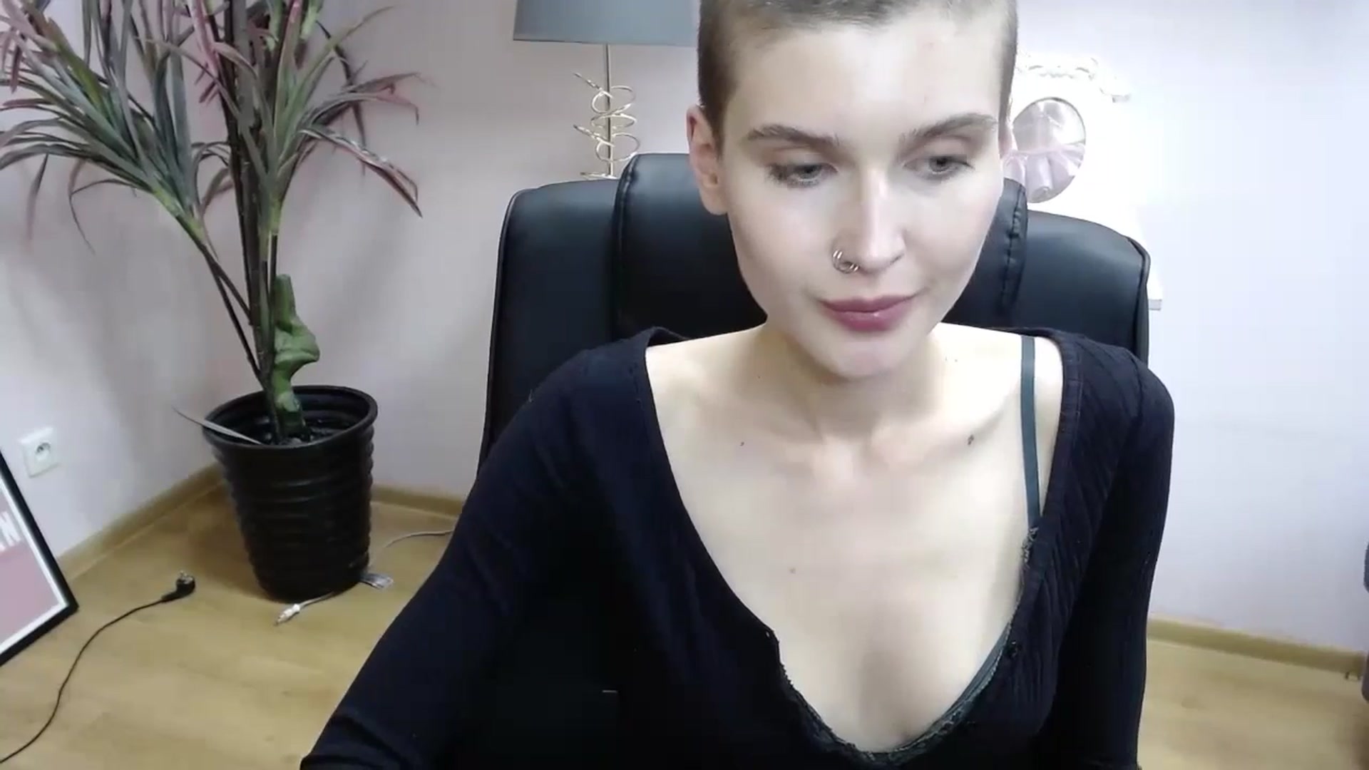 Gallery image thumbnail from SarahPassionX's myfreecams stream on, 05/16/2024, 18:26 image 11 of 20