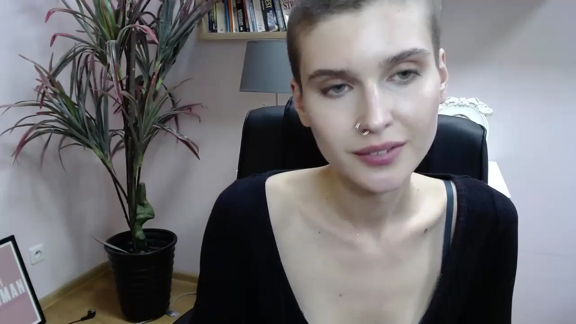 Gallery image thumbnail from SarahPassionX's myfreecams stream on, 05/16/2024, 18:26 image 18 of 20