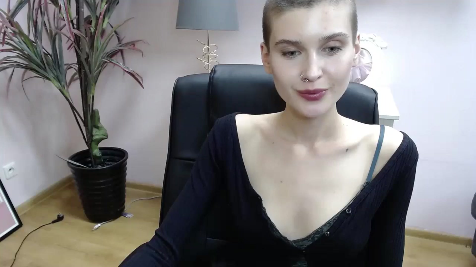 Gallery image thumbnail from SarahPassionX's myfreecams stream on, 05/16/2024, 18:26 image 6 of 20