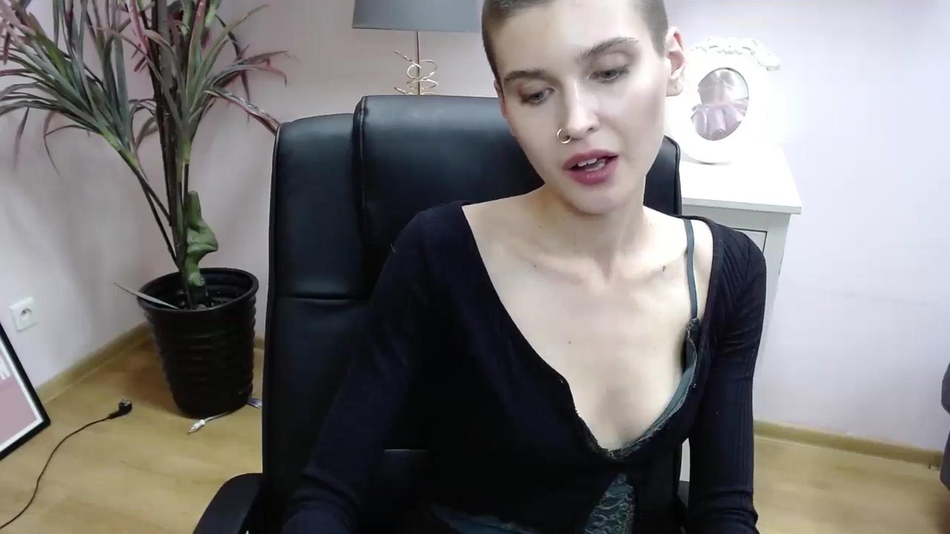 Gallery image thumbnail from SarahPassionX's myfreecams stream on, 05/16/2024, 18:26 image 8 of 20