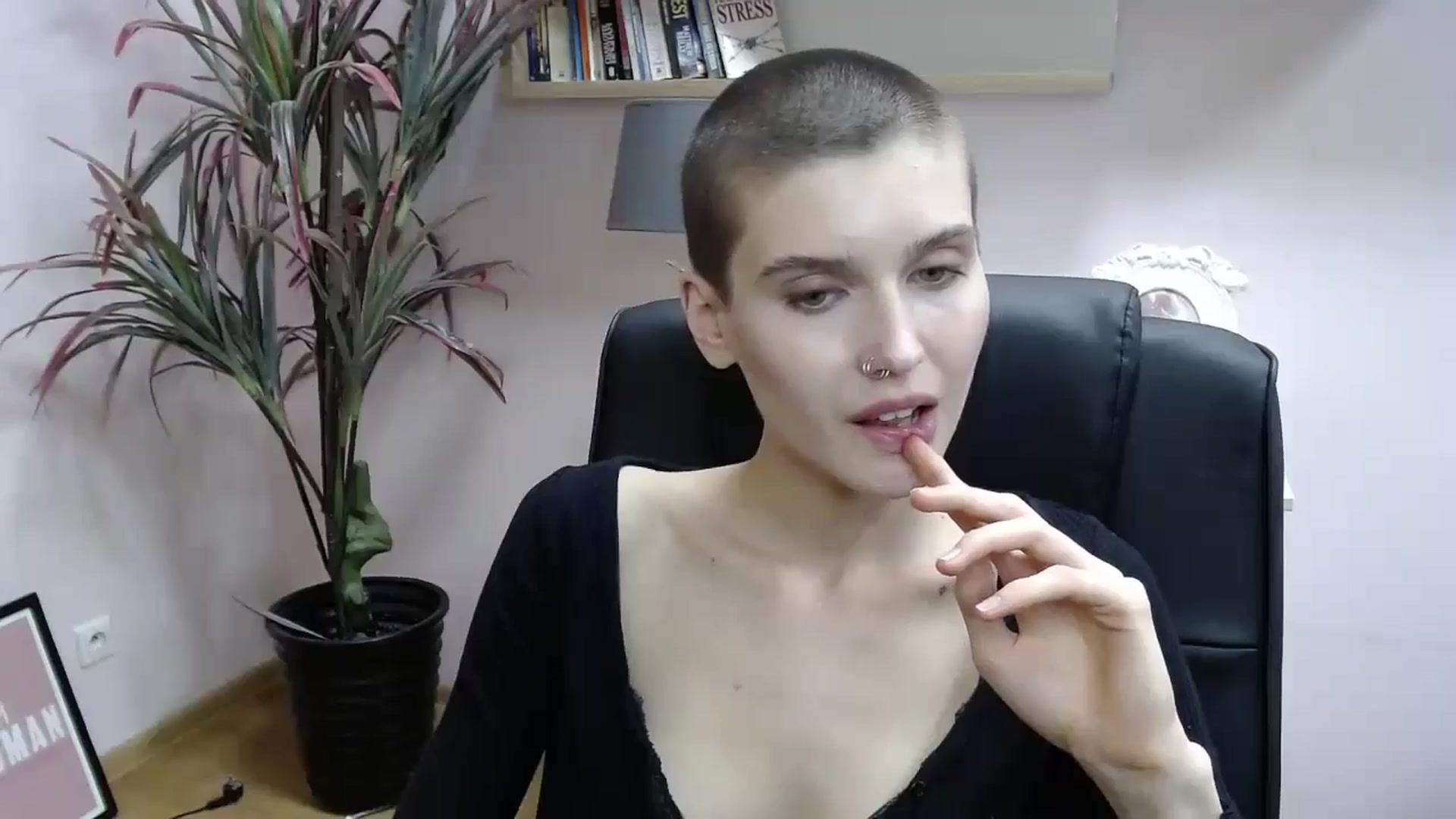 Gallery image thumbnail from SarahPassionX's myfreecams stream on, 05/16/2024, 18:26 image 12 of 20