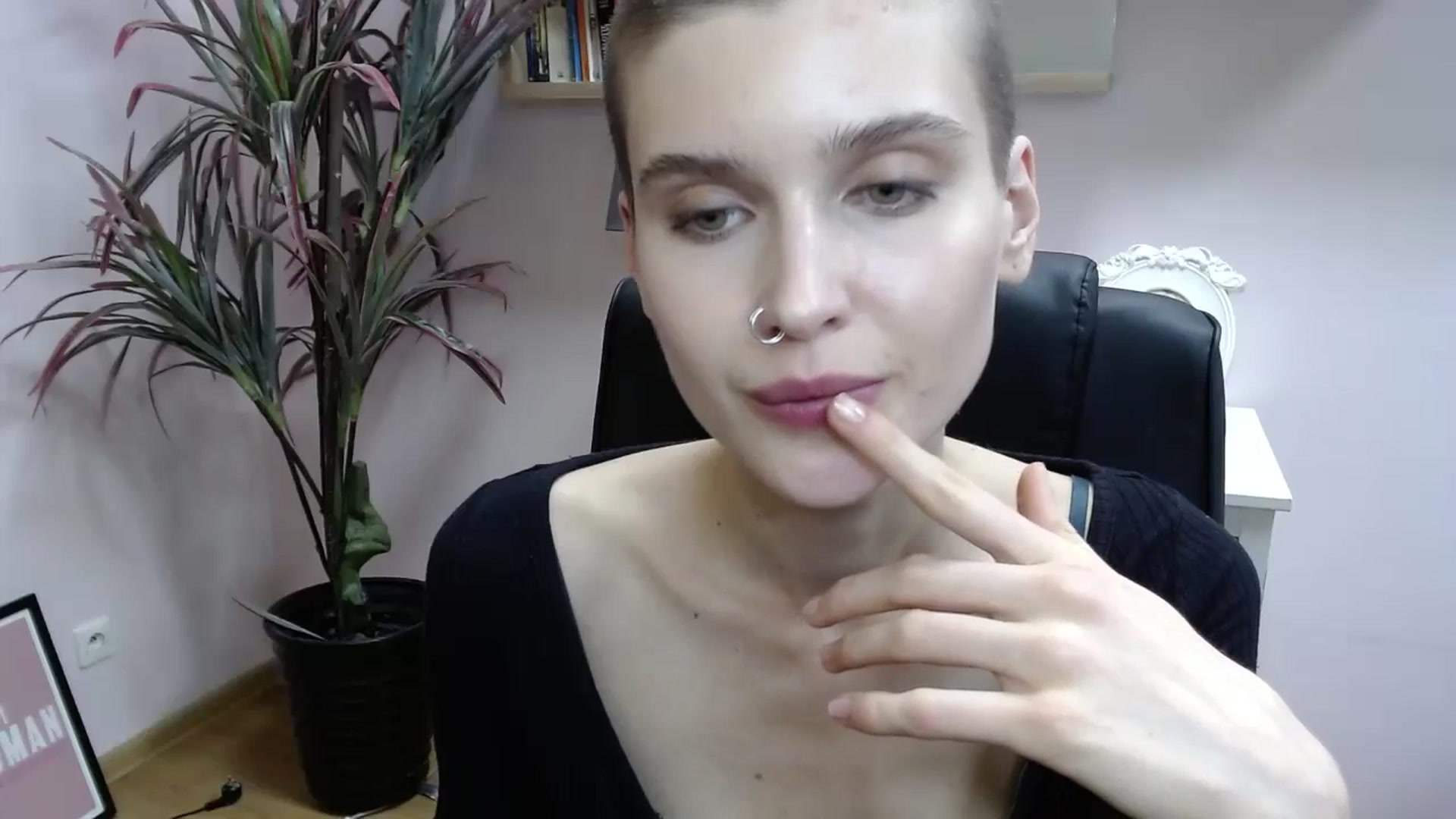 Gallery image thumbnail from SarahPassionX's myfreecams stream on, 05/16/2024, 18:26 image 19 of 20